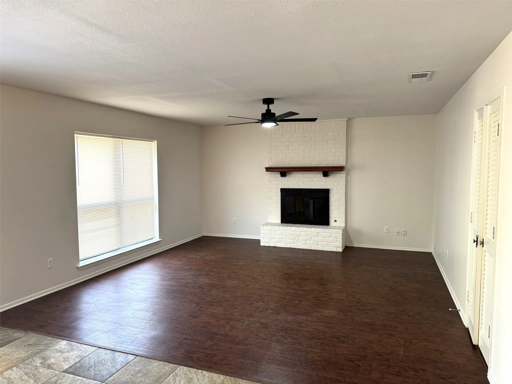 Single Family Residence For Rent in Denton County , 3731 Spring Meadow Lane, Flower Mound, Texas 75028, 4 Bedroom, 3 Bathroom, 2 Garage spaces, 2,330 Sqft, built in 1980, mls#21397466, Real Estate Agent in Flower Mound, Homes For Rent in Denton county, Homes For Rent in Flower Mound, Realtor in Flower Mound Texas, Real Estate Brokerage Independent Realty Texas, Luminita Cordes Realtor