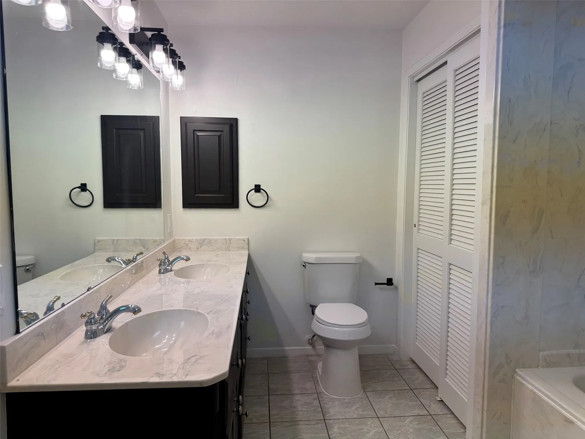 Single Family Residence For Rent in Denton County , 3731 Spring Meadow Lane, Flower Mound, Texas 75028, 4 Bedroom, 3 Bathroom, 2 Garage spaces, 2,330 Sqft, built in 1980, mls#21397466, Real Estate Agent in Flower Mound, Homes For Rent in Denton county, Homes For Rent in Flower Mound, Realtor in Flower Mound Texas, Real Estate Brokerage Independent Realty Texas, Luminita Cordes Realtor