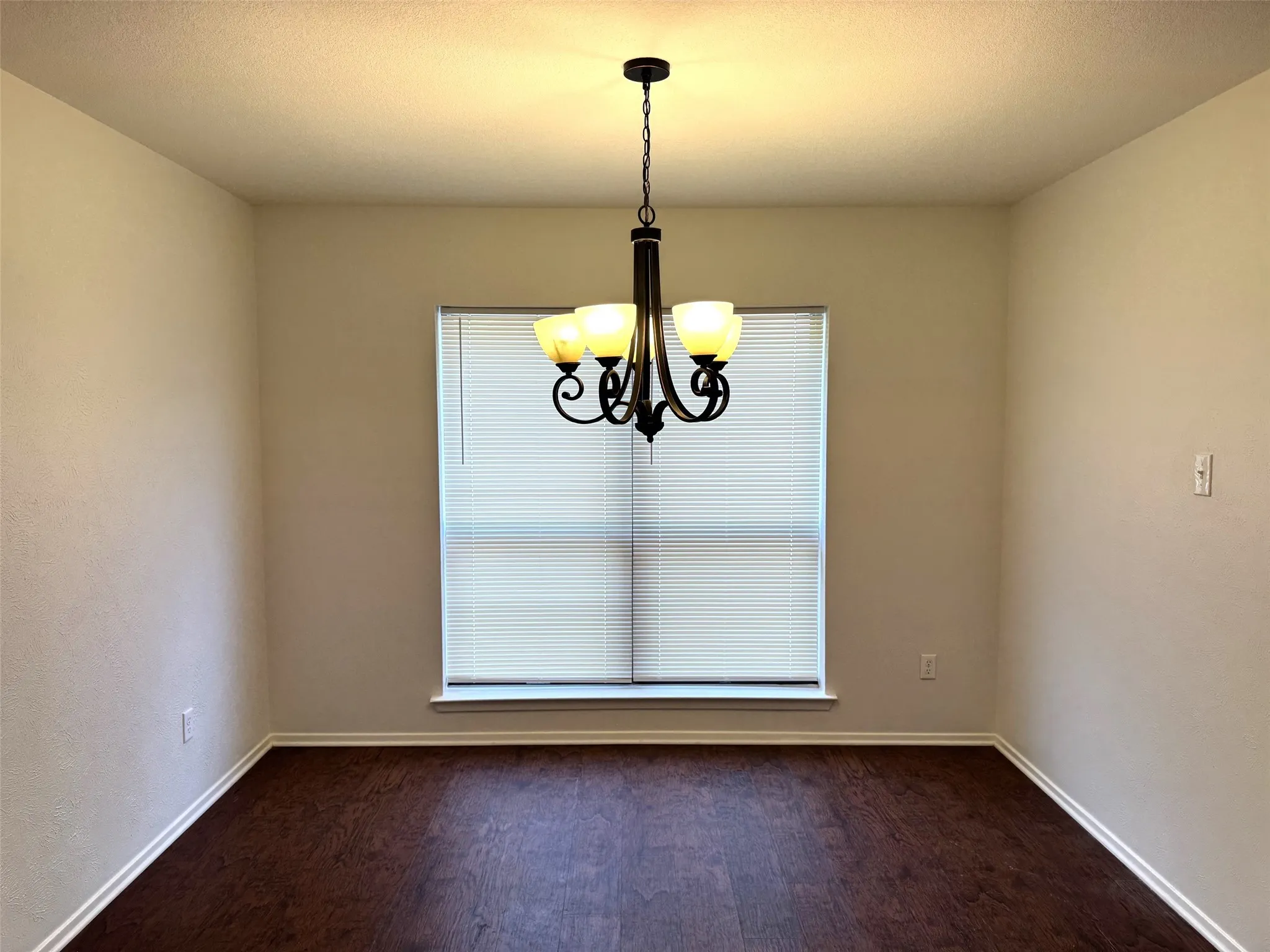 Single Family Residence For Rent in Denton County , 3731 Spring Meadow Lane, Flower Mound, Texas 75028, 4 Bedroom, 3 Bathroom, 2 Garage spaces, 2,330 Sqft, built in 1980, mls#21397466, Real Estate Agent in Flower Mound, Homes For Rent in Denton county, Homes For Rent in Flower Mound, Realtor in Flower Mound Texas, Real Estate Brokerage Independent Realty Texas, Luminita Cordes Realtor