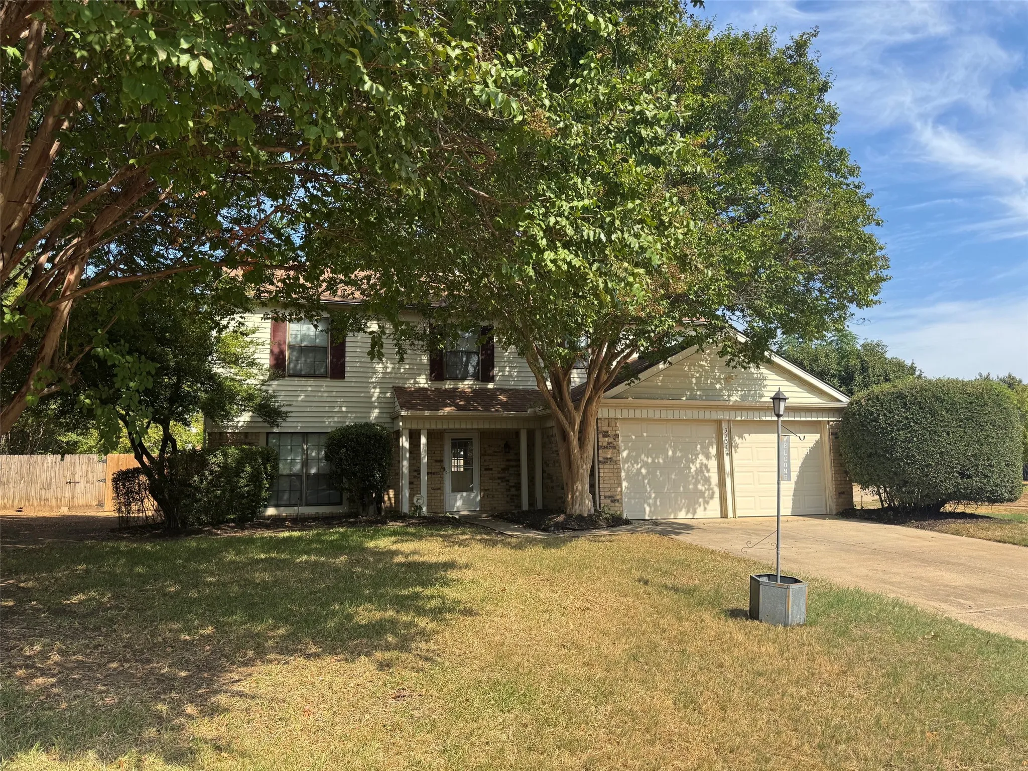 Single Family Residence For Rent in Denton County , 3731 Spring Meadow Lane, Flower Mound, Texas 75028, 4 Bedroom, 3 Bathroom, 2 Garage spaces, 2,330 Sqft, built in 1980, mls#21397466, Real Estate Agent in Flower Mound, Homes For Rent in Denton county, Homes For Rent in Flower Mound, Realtor in Flower Mound Texas, Real Estate Brokerage Independent Realty Texas, Luminita Cordes Realtor
