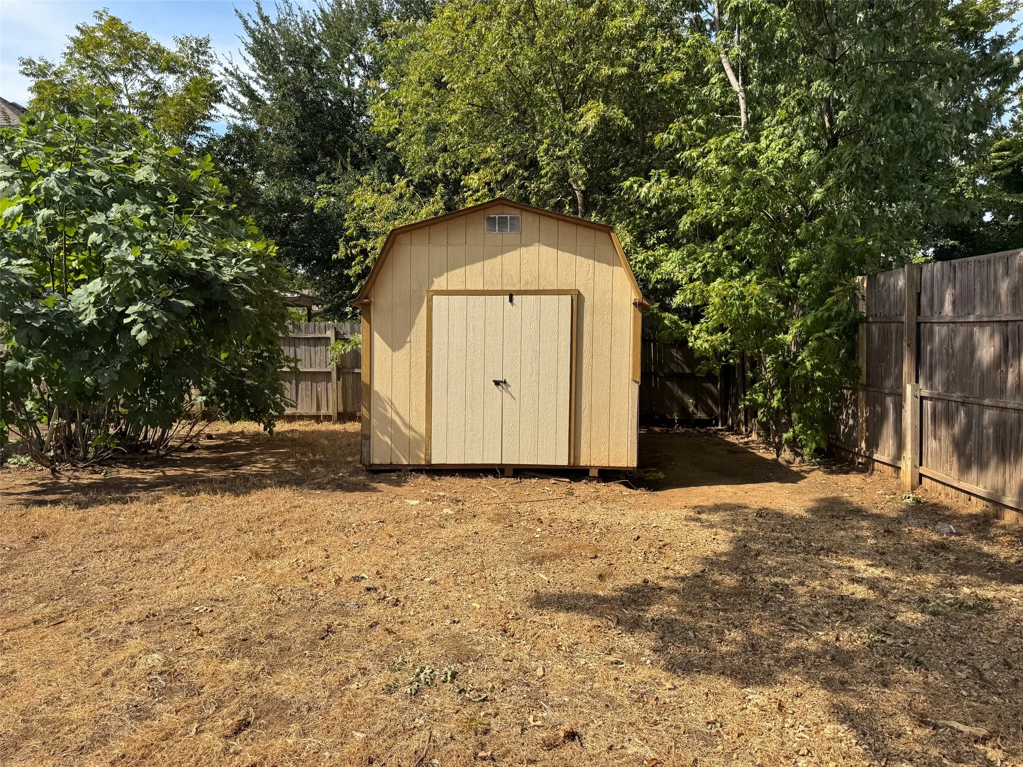 Single Family Residence For Rent in Denton County , 3731 Spring Meadow Lane, Flower Mound, Texas 75028, 4 Bedroom, 3 Bathroom, 2 Garage spaces, 2,330 Sqft, built in 1980, mls#21397466, Real Estate Agent in Flower Mound, Homes For Rent in Denton county, Homes For Rent in Flower Mound, Realtor in Flower Mound Texas, Real Estate Brokerage Independent Realty Texas, Luminita Cordes Realtor