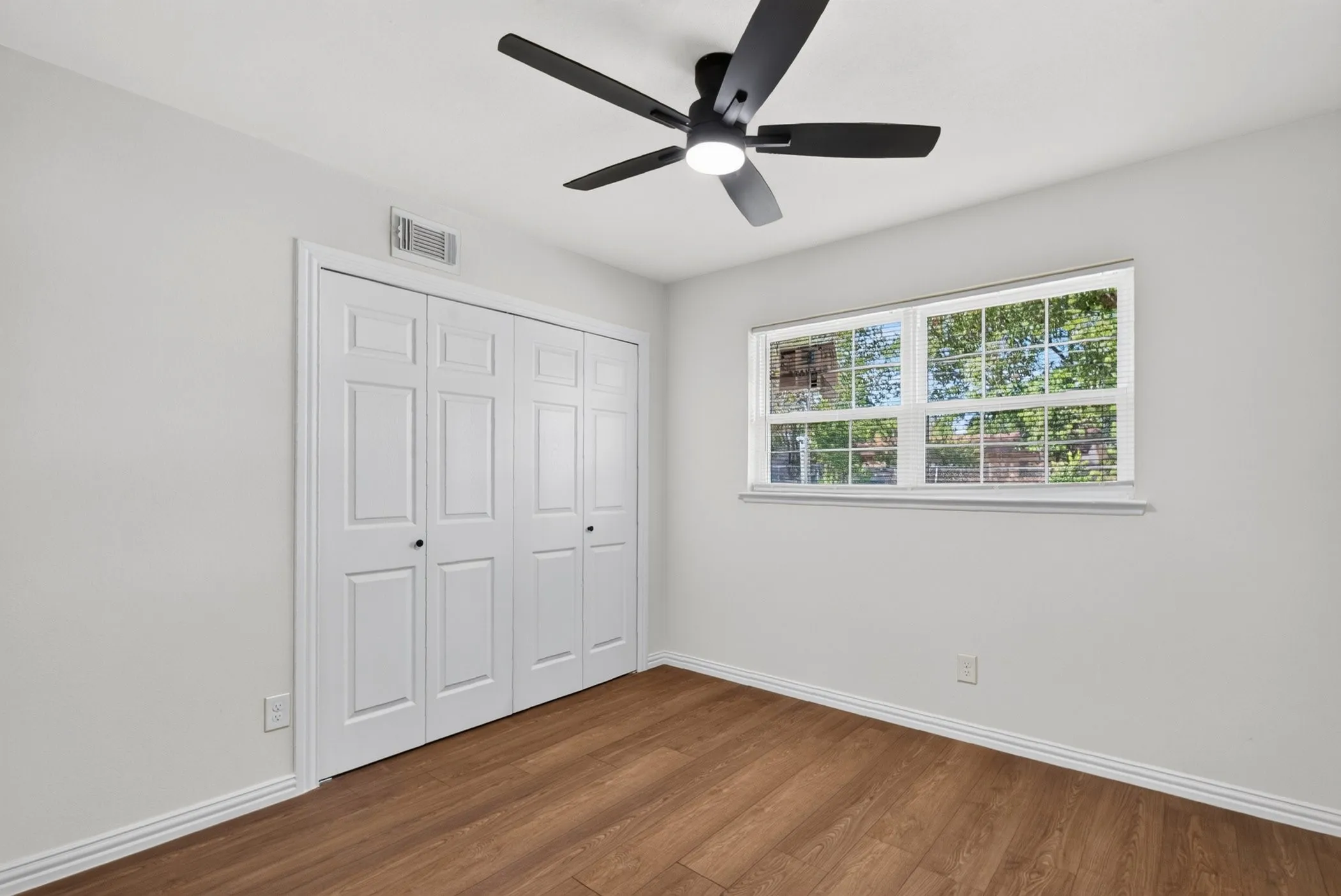 Single Family Residence For Sale in Dallas County , 607 Edgedale Drive, Dallas, Texas 75232, 4 Bedroom, 2 Bathroom, Garage spaces, 1,634 Sqft, built in 1963, mls#21397816, Real Estate Agent in Dallas, Homes For Sale in Dallas county, Homes For Sale in Dallas, Realtor in Dallas Texas, Real Estate Brokerage Independent Realty Texas, Luminita Cordes Realtor