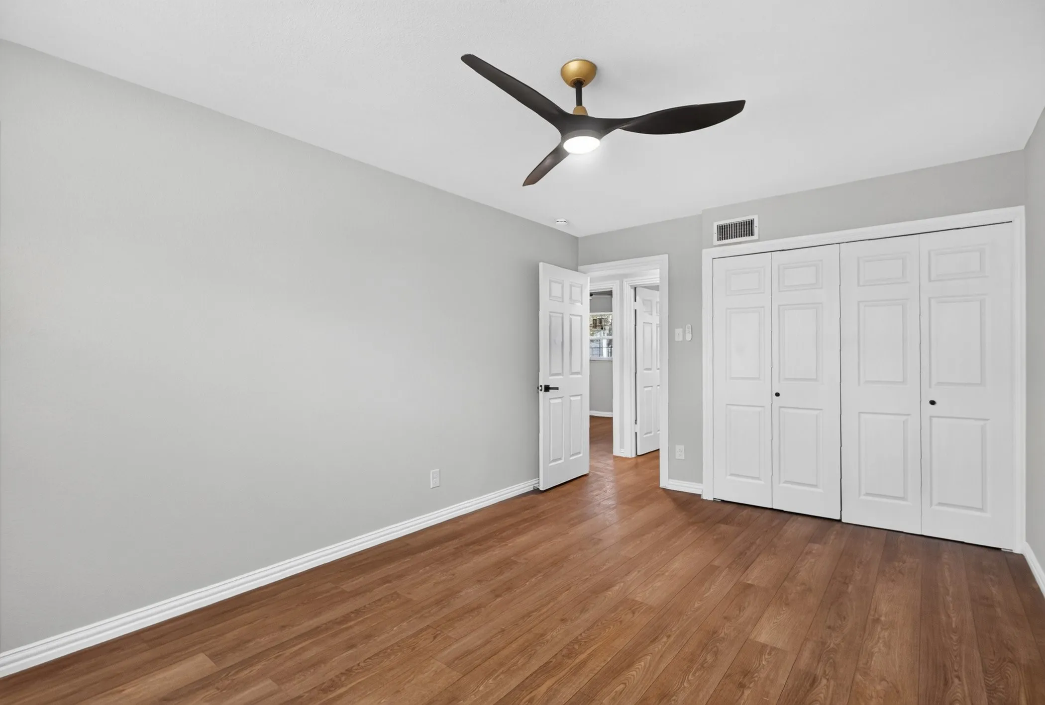 Single Family Residence For Sale in Dallas County , 607 Edgedale Drive, Dallas, Texas 75232, 4 Bedroom, 2 Bathroom, Garage spaces, 1,634 Sqft, built in 1963, mls#21397816, Real Estate Agent in Dallas, Homes For Sale in Dallas county, Homes For Sale in Dallas, Realtor in Dallas Texas, Real Estate Brokerage Independent Realty Texas, Luminita Cordes Realtor