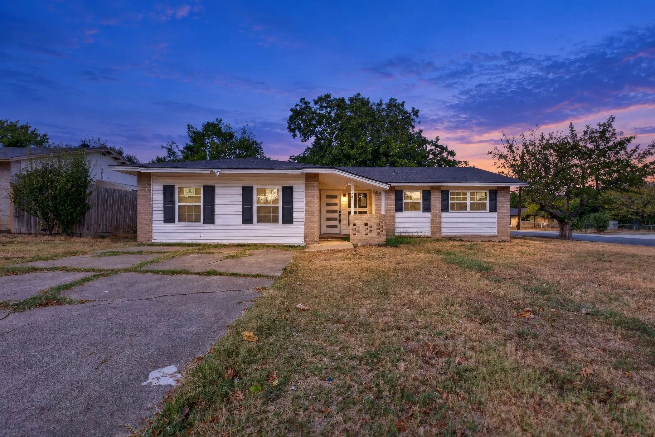 Single Family Residence For Sale in Dallas County , 607 Edgedale Drive, Dallas, Texas 75232, 4 Bedroom, 2 Bathroom, Garage spaces, 1,634 Sqft, built in 1963, mls#21397816, Real Estate Agent in Dallas, Homes For Sale in Dallas county, Homes For Sale in Dallas, Realtor in Dallas Texas, Real Estate Brokerage Independent Realty Texas, Luminita Cordes Realtor
