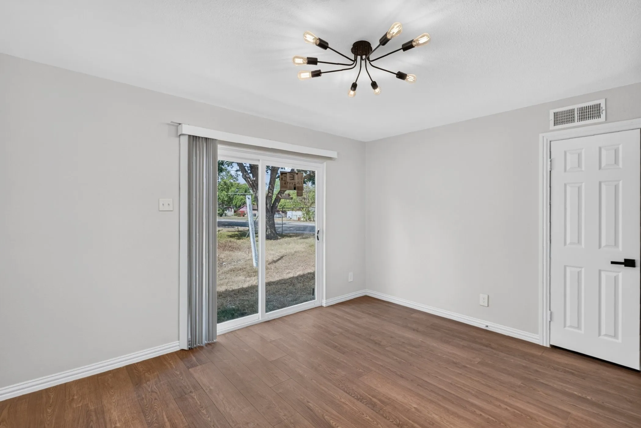 Single Family Residence For Sale in Dallas County , 607 Edgedale Drive, Dallas, Texas 75232, 4 Bedroom, 2 Bathroom, Garage spaces, 1,634 Sqft, built in 1963, mls#21397816, Real Estate Agent in Dallas, Homes For Sale in Dallas county, Homes For Sale in Dallas, Realtor in Dallas Texas, Real Estate Brokerage Independent Realty Texas, Luminita Cordes Realtor