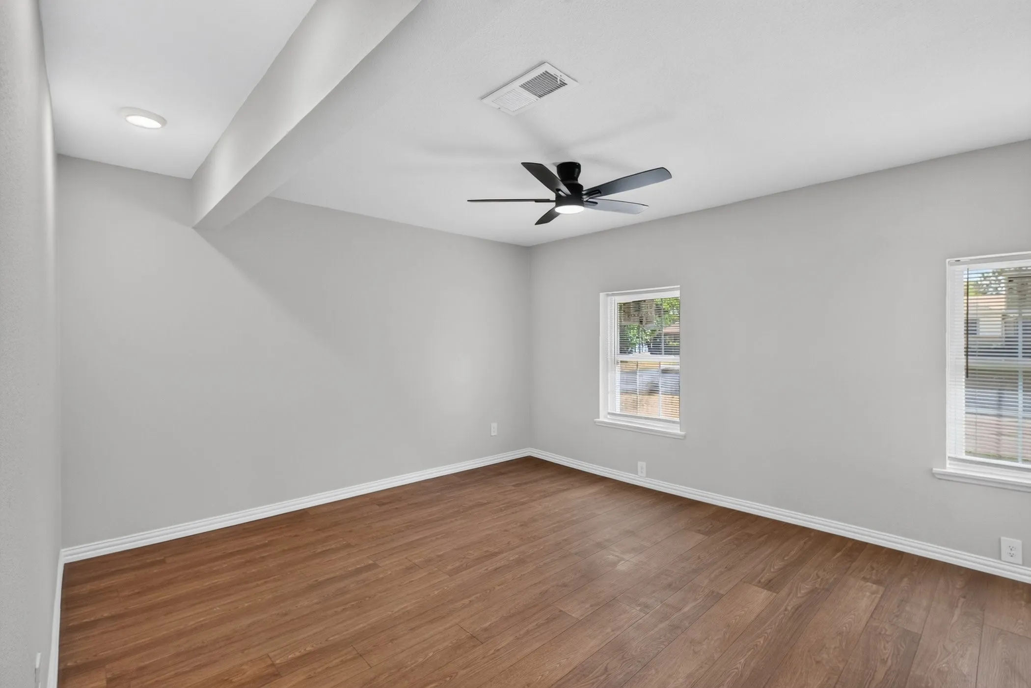 Single Family Residence For Sale in Dallas County , 607 Edgedale Drive, Dallas, Texas 75232, 4 Bedroom, 2 Bathroom, Garage spaces, 1,634 Sqft, built in 1963, mls#21397816, Real Estate Agent in Dallas, Homes For Sale in Dallas county, Homes For Sale in Dallas, Realtor in Dallas Texas, Real Estate Brokerage Independent Realty Texas, Luminita Cordes Realtor