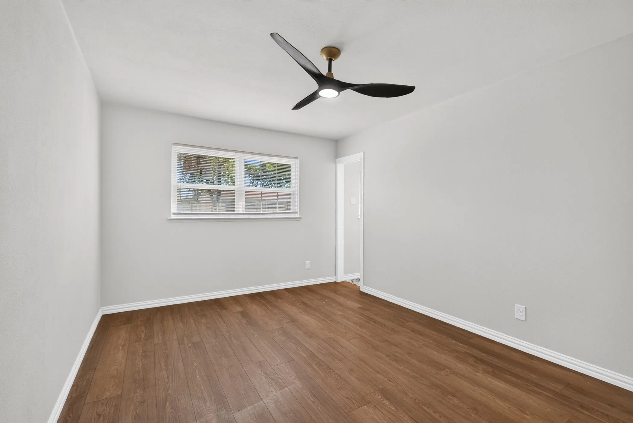 Single Family Residence For Sale in Dallas County , 607 Edgedale Drive, Dallas, Texas 75232, 4 Bedroom, 2 Bathroom, Garage spaces, 1,634 Sqft, built in 1963, mls#21397816, Real Estate Agent in Dallas, Homes For Sale in Dallas county, Homes For Sale in Dallas, Realtor in Dallas Texas, Real Estate Brokerage Independent Realty Texas, Luminita Cordes Realtor