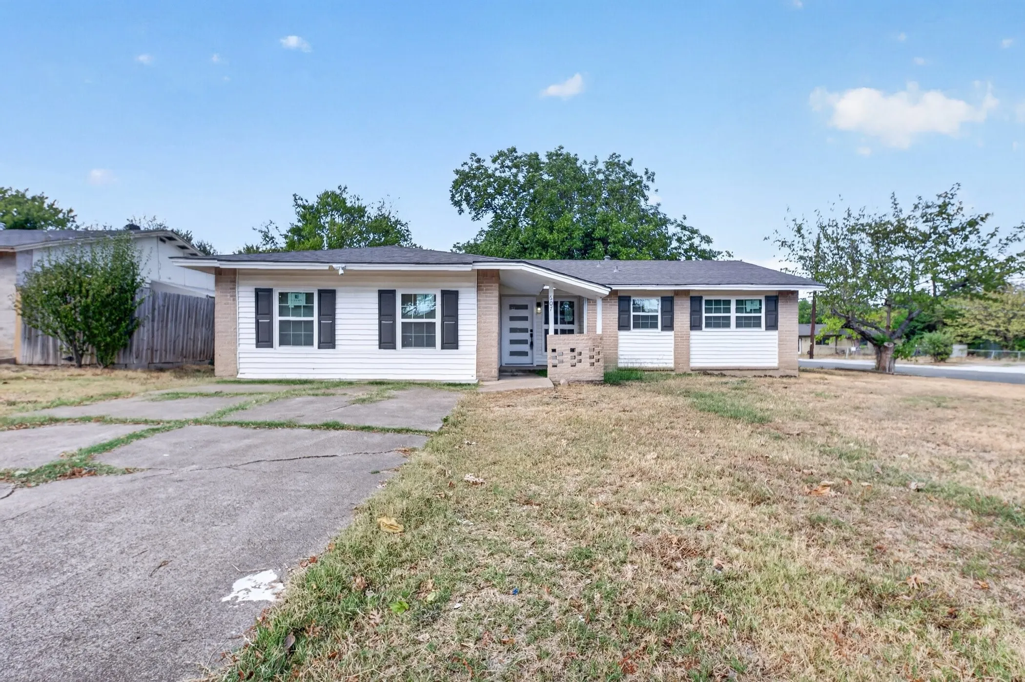 Single Family Residence For Sale in Dallas County , 607 Edgedale Drive, Dallas, Texas 75232, 4 Bedroom, 2 Bathroom, Garage spaces, 1,634 Sqft, built in 1963, mls#21397816, Real Estate Agent in Dallas, Homes For Sale in Dallas county, Homes For Sale in Dallas, Realtor in Dallas Texas, Real Estate Brokerage Independent Realty Texas, Luminita Cordes Realtor