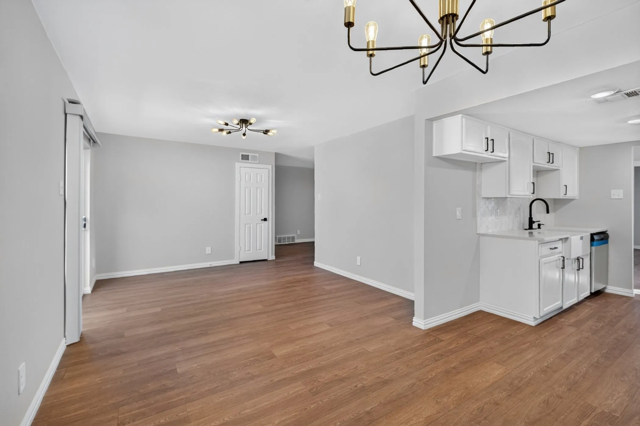 Single Family Residence For Sale in Dallas County , 607 Edgedale Drive, Dallas, Texas 75232, 4 Bedroom, 2 Bathroom, Garage spaces, 1,634 Sqft, built in 1963, mls#21397816, Real Estate Agent in Dallas, Homes For Sale in Dallas county, Homes For Sale in Dallas, Realtor in Dallas Texas, Real Estate Brokerage Independent Realty Texas, Luminita Cordes Realtor