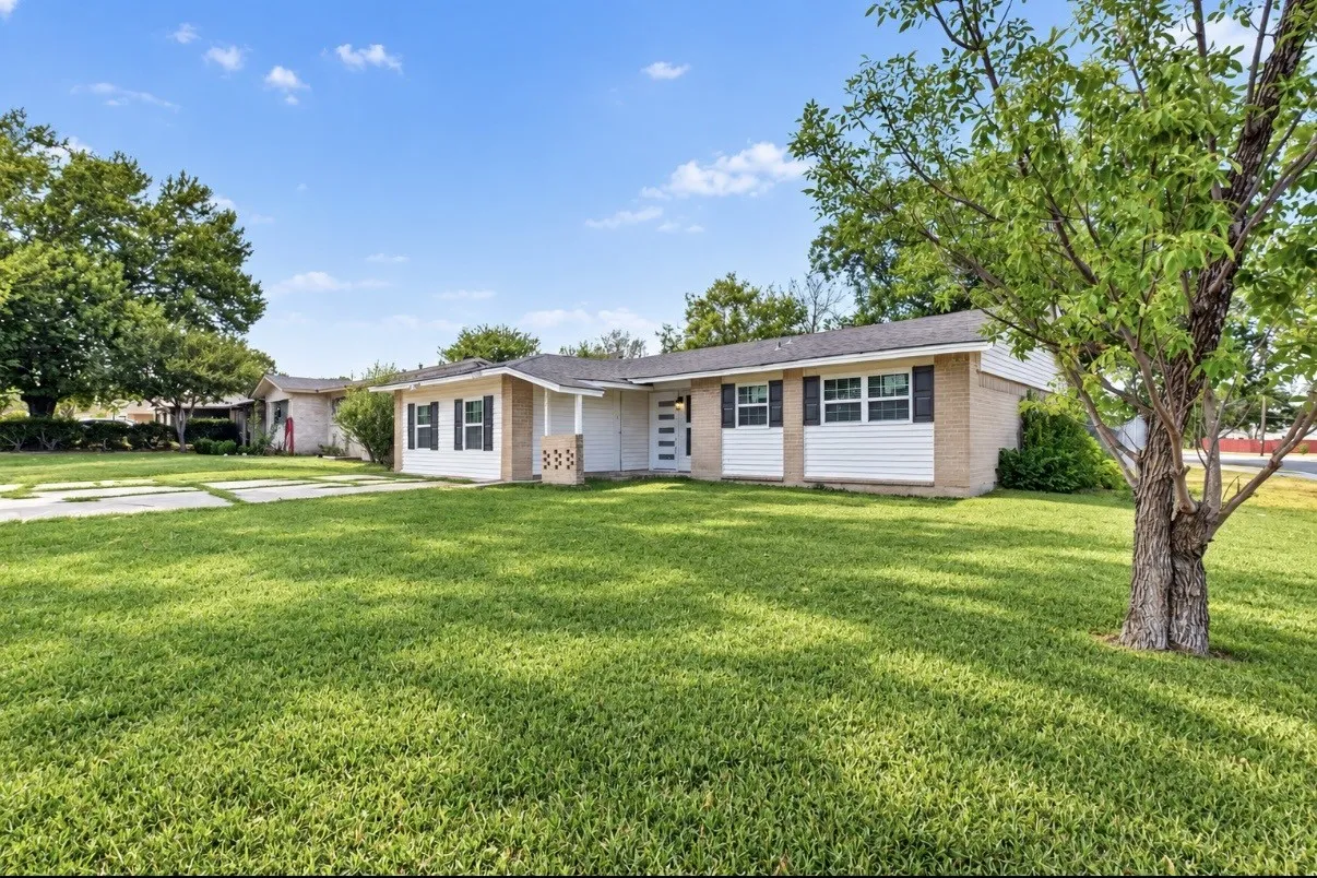 Single Family Residence For Sale in Dallas County , 607 Edgedale Drive, Dallas, Texas 75232, 4 Bedroom, 2 Bathroom, Garage spaces, 1,634 Sqft, built in 1963, mls#21397816, Real Estate Agent in Dallas, Homes For Sale in Dallas county, Homes For Sale in Dallas, Realtor in Dallas Texas, Real Estate Brokerage Independent Realty Texas, Luminita Cordes Realtor