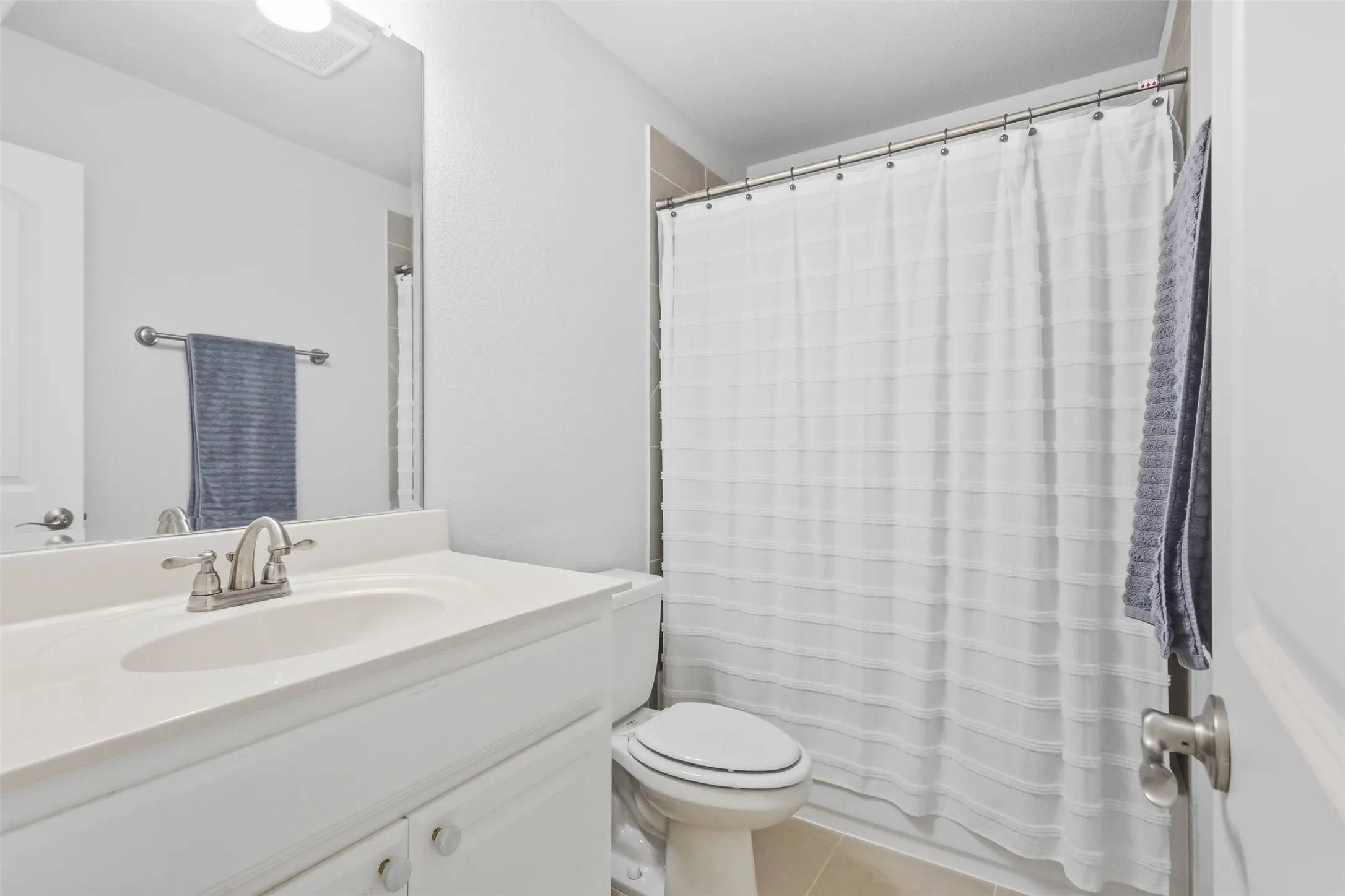 Single Family Residence For Sale in Denton County , 4028 Alpine Rose Court, Fort Worth, Texas 76262, 4 Bedroom, 3 Bathroom, 2 Garage spaces, 2,777 Sqft, built in 2017, mls#21397581, Real Estate Agent in Fort Worth, Homes For Sale in Denton county, Homes For Sale in Fort Worth, Realtor in Fort Worth Texas, Real Estate Brokerage Independent Realty Texas, Luminita Cordes Realtor