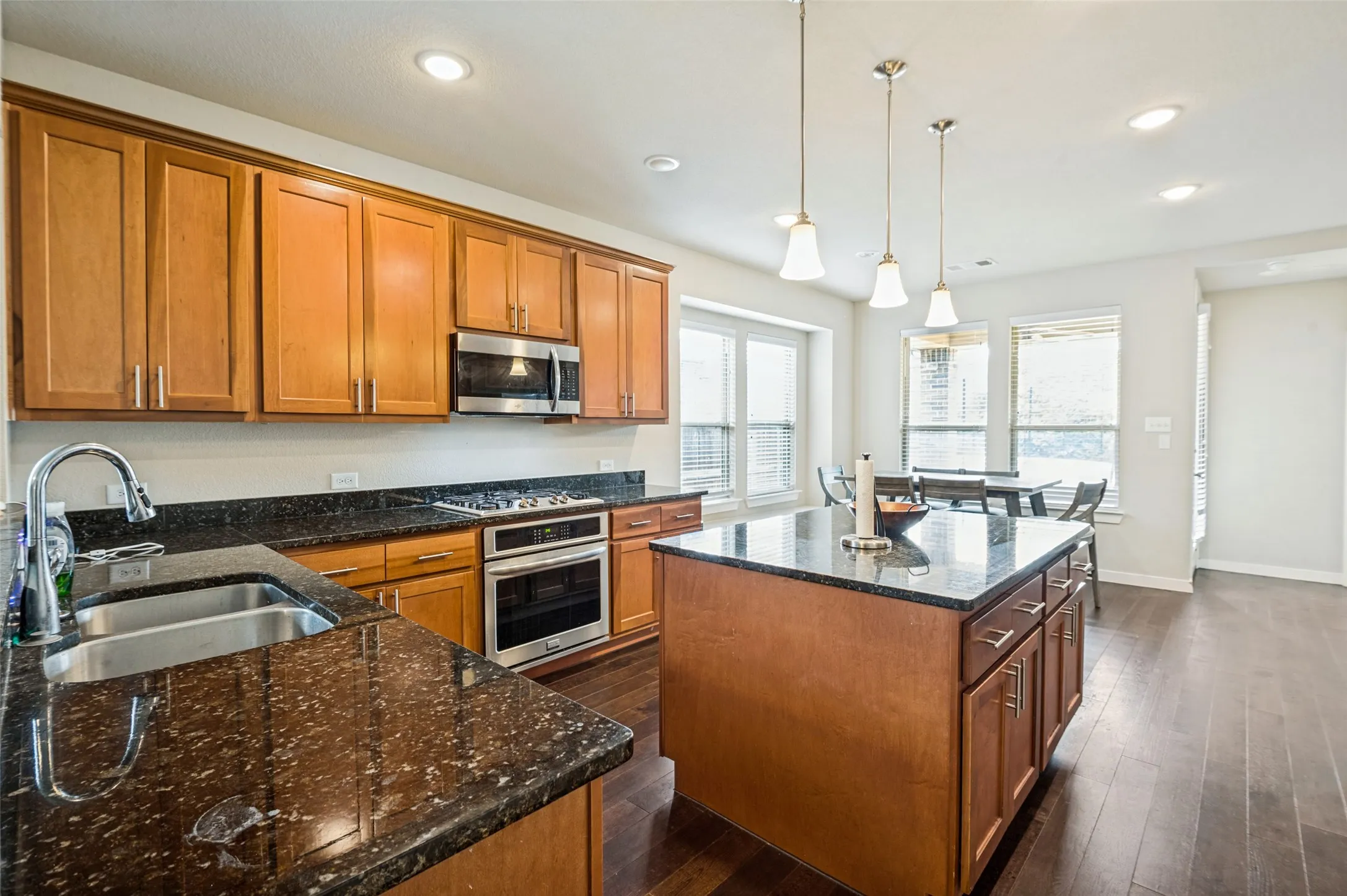 Single Family Residence For Sale in Denton County , 1224 Friesian Lane, Aubrey, Texas 76227, 3 Bedroom, 2 Bathroom, 2 Garage spaces, 1,578 Sqft, built in 2018, mls#21397879, Real Estate Agent in Aubrey, Homes For Sale in Denton county, Homes For Sale in Aubrey, Realtor in Aubrey Texas, Real Estate Brokerage Independent Realty Texas, Luminita Cordes Realtor