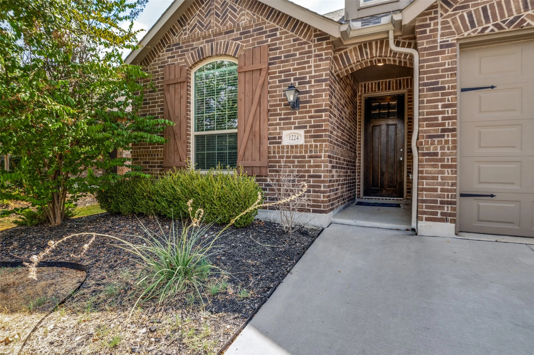 Single Family Residence For Sale in Denton County , 1224 Friesian Lane, Aubrey, Texas 76227, 3 Bedroom, 2 Bathroom, 2 Garage spaces, 1,578 Sqft, built in 2018, mls#21397879, Real Estate Agent in Aubrey, Homes For Sale in Denton county, Homes For Sale in Aubrey, Realtor in Aubrey Texas, Real Estate Brokerage Independent Realty Texas, Luminita Cordes Realtor