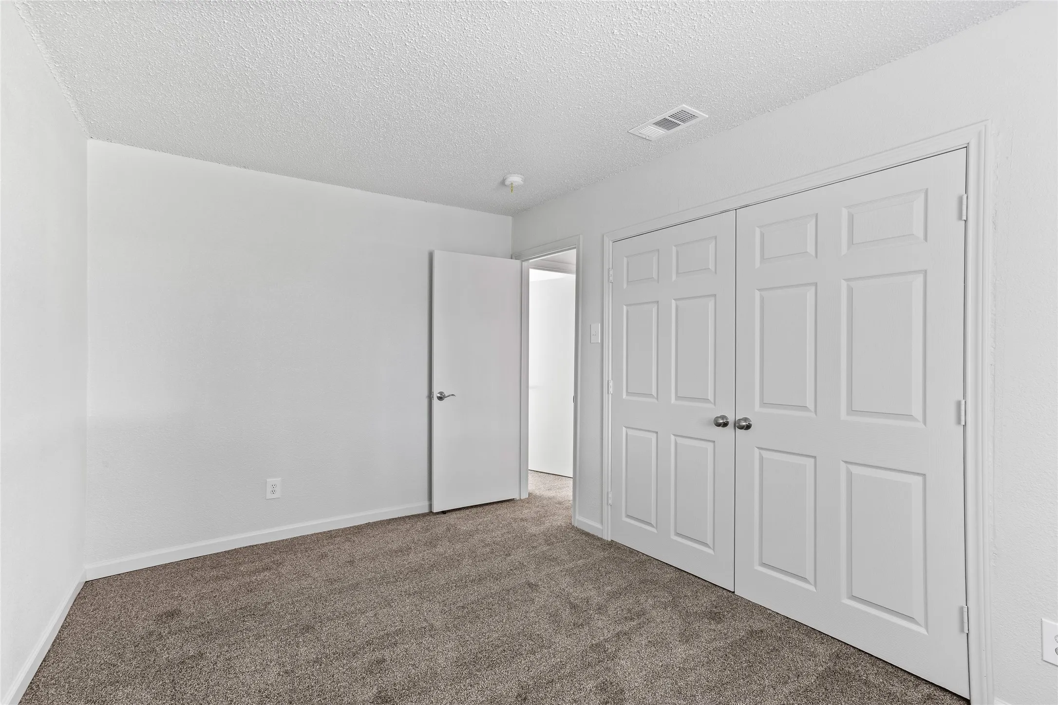 Single Family Residence For Rent in Collin County , 3020 P Avenue, Plano, Texas 75074, 3 Bedroom, 1 Bathroom, Garage spaces, 995 Sqft, built in 1963, mls#21397989, Real Estate Agent in Plano, Homes For Rent in Collin county, Homes For Rent in Plano, Realtor in Plano Texas, Real Estate Brokerage Independent Realty Texas, Luminita Cordes Realtor