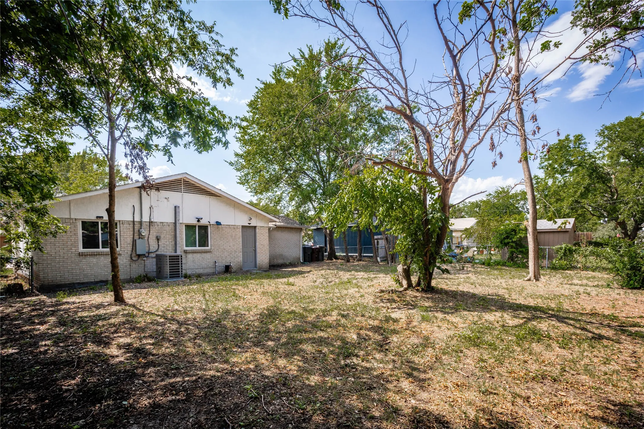 Single Family Residence For Rent in Collin County , 3020 P Avenue, Plano, Texas 75074, 3 Bedroom, 1 Bathroom, Garage spaces, 995 Sqft, built in 1963, mls#21397989, Real Estate Agent in Plano, Homes For Rent in Collin county, Homes For Rent in Plano, Realtor in Plano Texas, Real Estate Brokerage Independent Realty Texas, Luminita Cordes Realtor