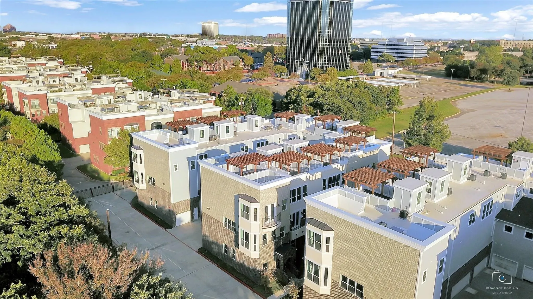 Townhouse For Rent in Tarrant County , 1211 Beaconsfield Lane 611, Arlington, Texas 76011, 1 Bedroom, 2 Bathroom, 2 Garage spaces, 1,324 Sqft, built in 2018, mls#21397983, Real Estate Agent in Arlington, Homes For Rent in Tarrant county, Homes For Rent in Arlington, Realtor in Arlington Texas, Real Estate Brokerage Independent Realty Texas, Luminita Cordes Realtor