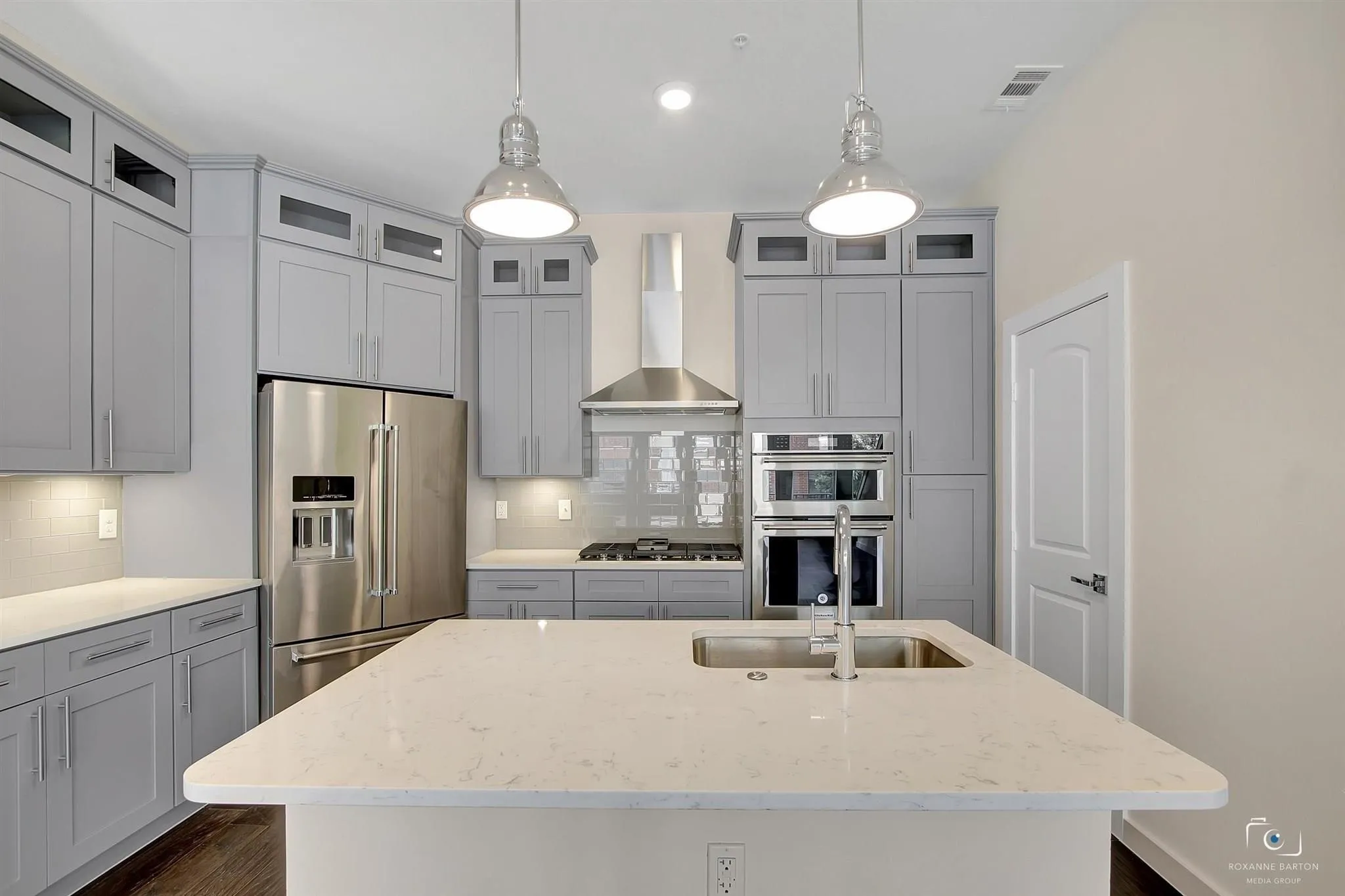 Townhouse For Rent in Tarrant County , 1211 Beaconsfield Lane 611, Arlington, Texas 76011, 1 Bedroom, 2 Bathroom, 2 Garage spaces, 1,324 Sqft, built in 2018, mls#21397983, Real Estate Agent in Arlington, Homes For Rent in Tarrant county, Homes For Rent in Arlington, Realtor in Arlington Texas, Real Estate Brokerage Independent Realty Texas, Luminita Cordes Realtor