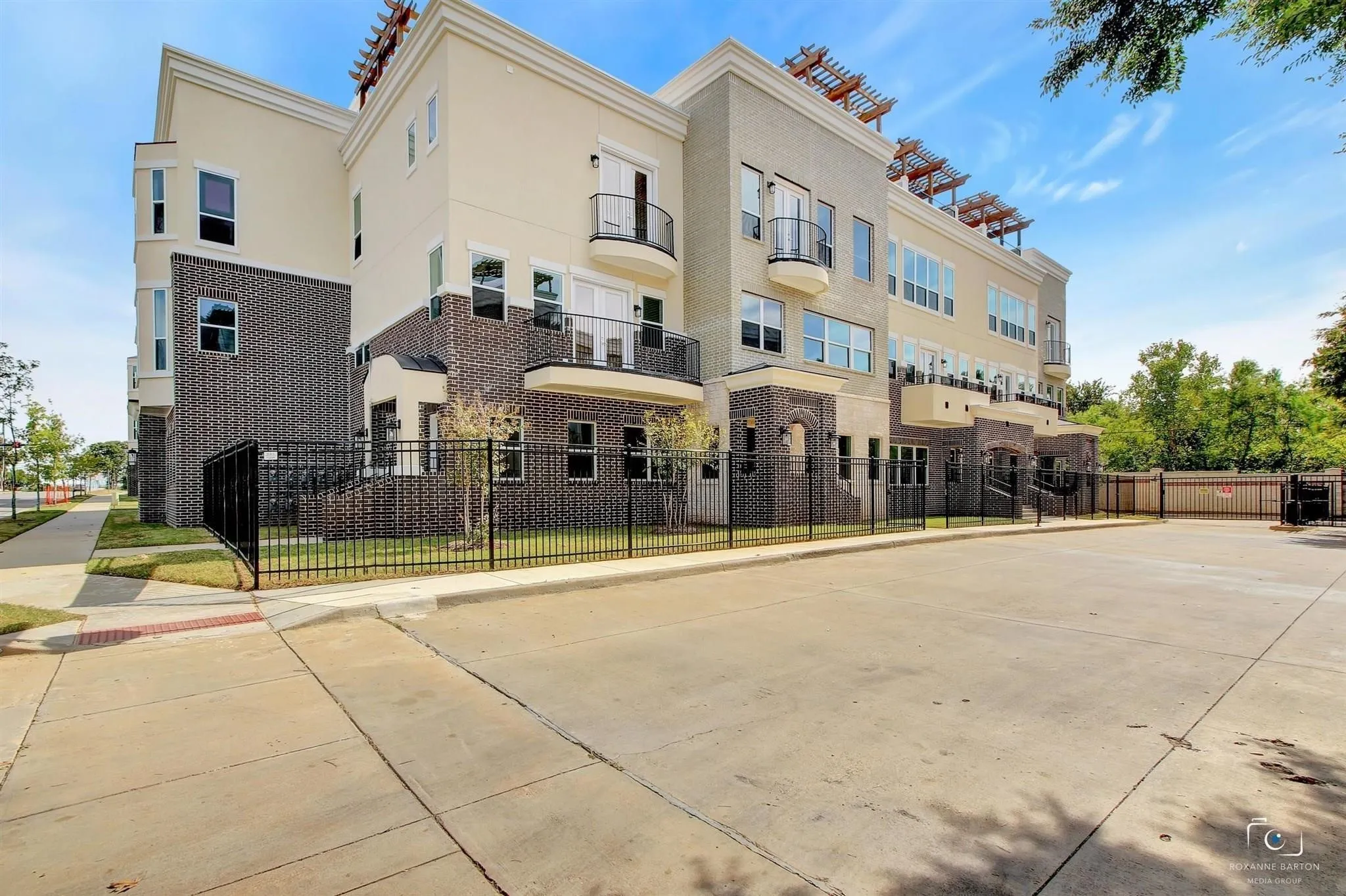 Townhouse For Rent in Tarrant County , 1211 Beaconsfield Lane 611, Arlington, Texas 76011, 1 Bedroom, 2 Bathroom, 2 Garage spaces, 1,324 Sqft, built in 2018, mls#21397983, Real Estate Agent in Arlington, Homes For Rent in Tarrant county, Homes For Rent in Arlington, Realtor in Arlington Texas, Real Estate Brokerage Independent Realty Texas, Luminita Cordes Realtor