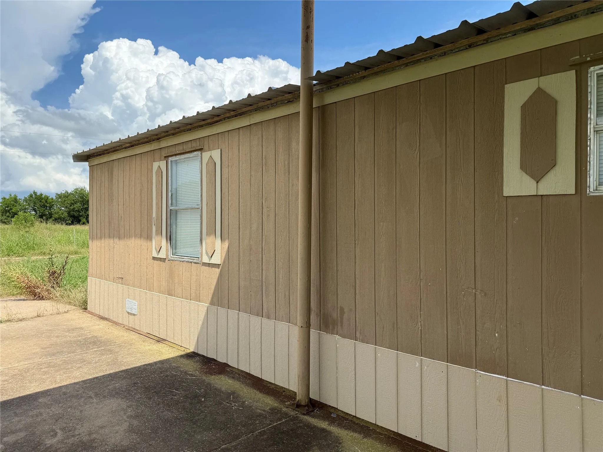 Mobile Home For Rent in Ellis County , 3277 Hidalgo D, Waxahachie, Texas 75167, 2 Bedroom, 1 Bathroom, Garage spaces, 800 Sqft, built in 1980, mls#21397993, Real Estate Agent in Waxahachie, Homes For Rent in Ellis county, Homes For Rent in Waxahachie, Realtor in Waxahachie Texas, Real Estate Brokerage Independent Realty Texas, Luminita Cordes Realtor