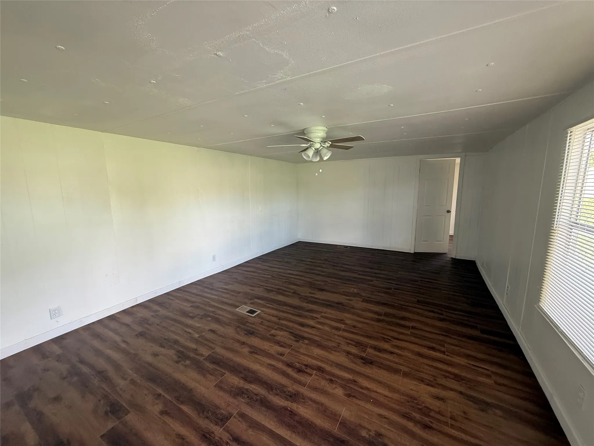 Mobile Home For Rent in Ellis County , 3277 Hidalgo D, Waxahachie, Texas 75167, 2 Bedroom, 1 Bathroom, Garage spaces, 800 Sqft, built in 1980, mls#21397993, Real Estate Agent in Waxahachie, Homes For Rent in Ellis county, Homes For Rent in Waxahachie, Realtor in Waxahachie Texas, Real Estate Brokerage Independent Realty Texas, Luminita Cordes Realtor