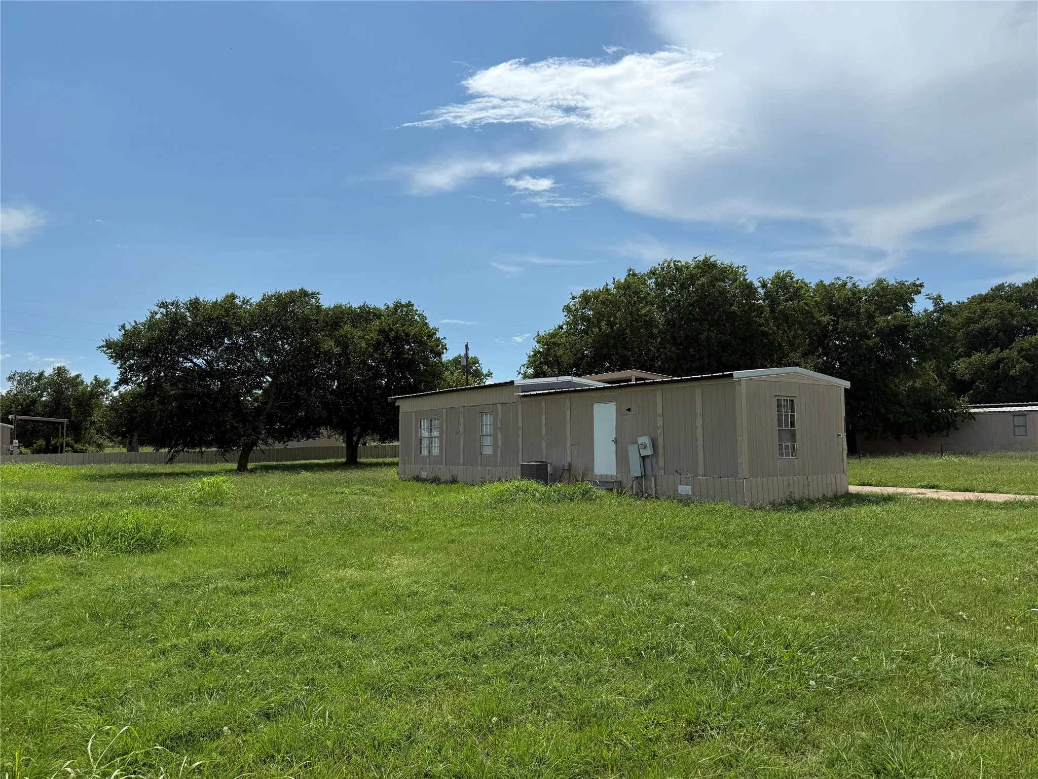 Mobile Home For Rent in Ellis County , 3277 Hidalgo D, Waxahachie, Texas 75167, 2 Bedroom, 1 Bathroom, Garage spaces, 800 Sqft, built in 1980, mls#21397993, Real Estate Agent in Waxahachie, Homes For Rent in Ellis county, Homes For Rent in Waxahachie, Realtor in Waxahachie Texas, Real Estate Brokerage Independent Realty Texas, Luminita Cordes Realtor