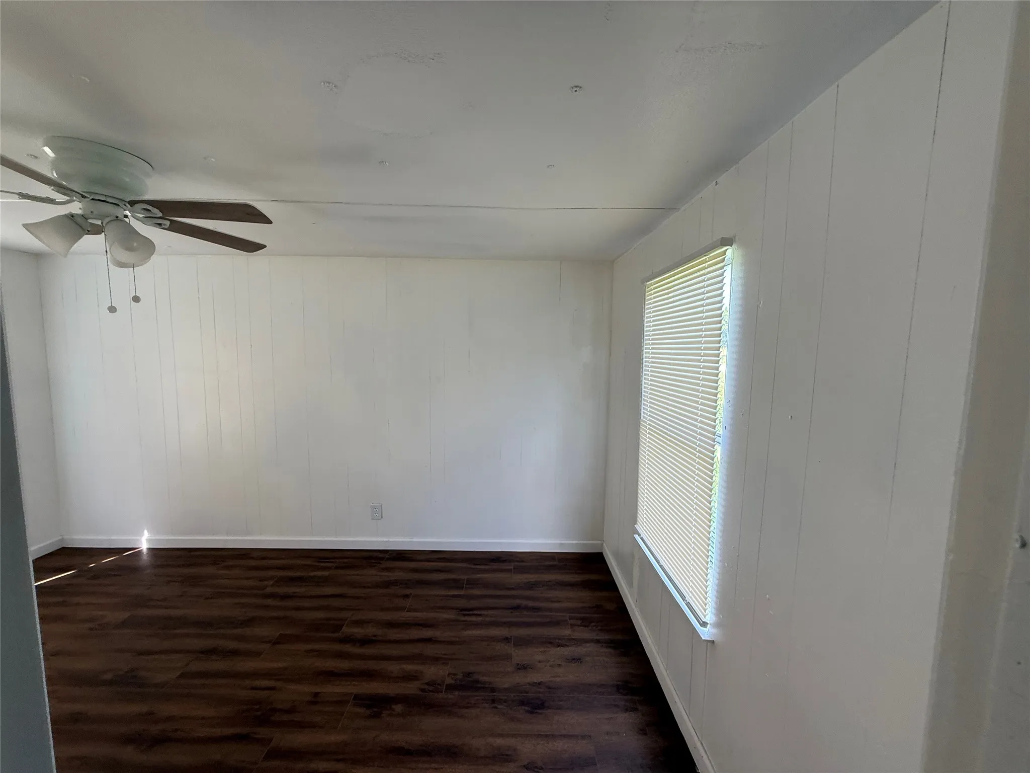 Mobile Home For Rent in Ellis County , 3277 Hidalgo D, Waxahachie, Texas 75167, 2 Bedroom, 1 Bathroom, Garage spaces, 800 Sqft, built in 1980, mls#21397993, Real Estate Agent in Waxahachie, Homes For Rent in Ellis county, Homes For Rent in Waxahachie, Realtor in Waxahachie Texas, Real Estate Brokerage Independent Realty Texas, Luminita Cordes Realtor
