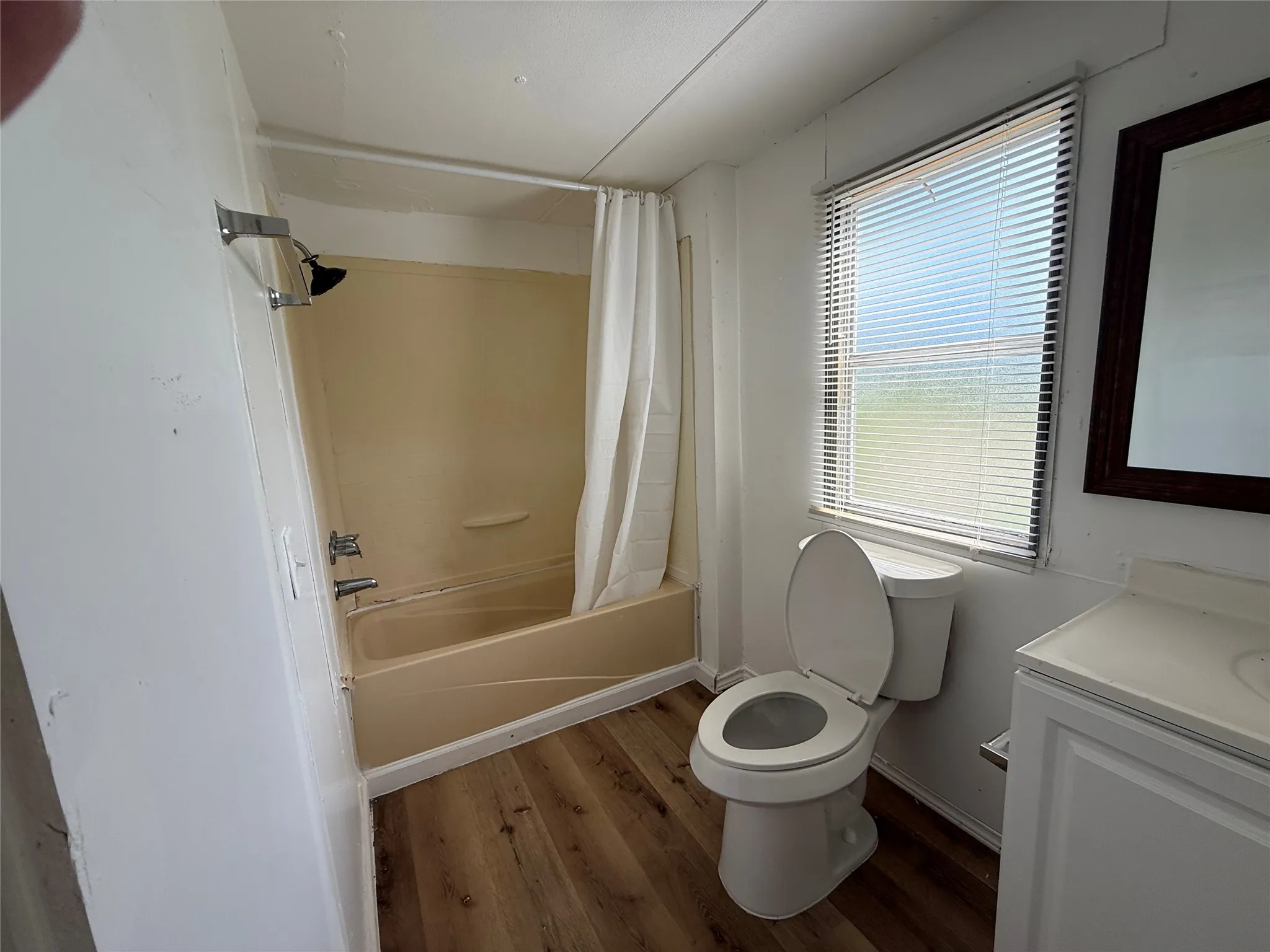 Mobile Home For Rent in Ellis County , 3277 Hidalgo D, Waxahachie, Texas 75167, 2 Bedroom, 1 Bathroom, Garage spaces, 800 Sqft, built in 1980, mls#21397993, Real Estate Agent in Waxahachie, Homes For Rent in Ellis county, Homes For Rent in Waxahachie, Realtor in Waxahachie Texas, Real Estate Brokerage Independent Realty Texas, Luminita Cordes Realtor