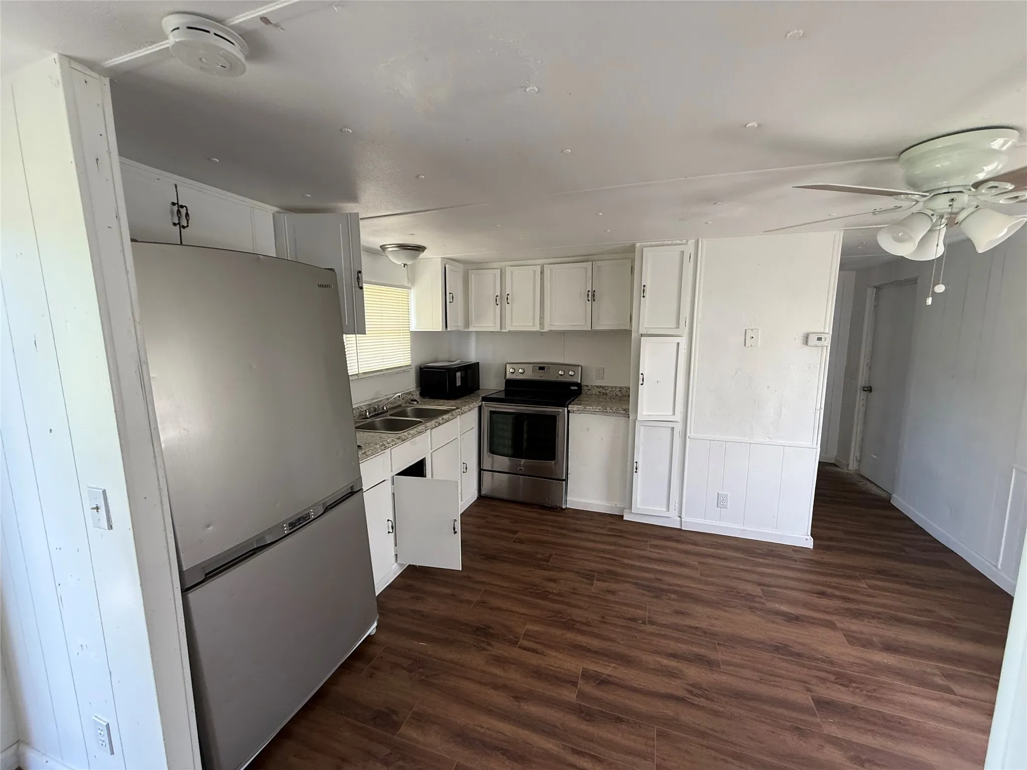 Mobile Home For Rent in Ellis County , 3277 Hidalgo D, Waxahachie, Texas 75167, 2 Bedroom, 1 Bathroom, Garage spaces, 800 Sqft, built in 1980, mls#21397993, Real Estate Agent in Waxahachie, Homes For Rent in Ellis county, Homes For Rent in Waxahachie, Realtor in Waxahachie Texas, Real Estate Brokerage Independent Realty Texas, Luminita Cordes Realtor
