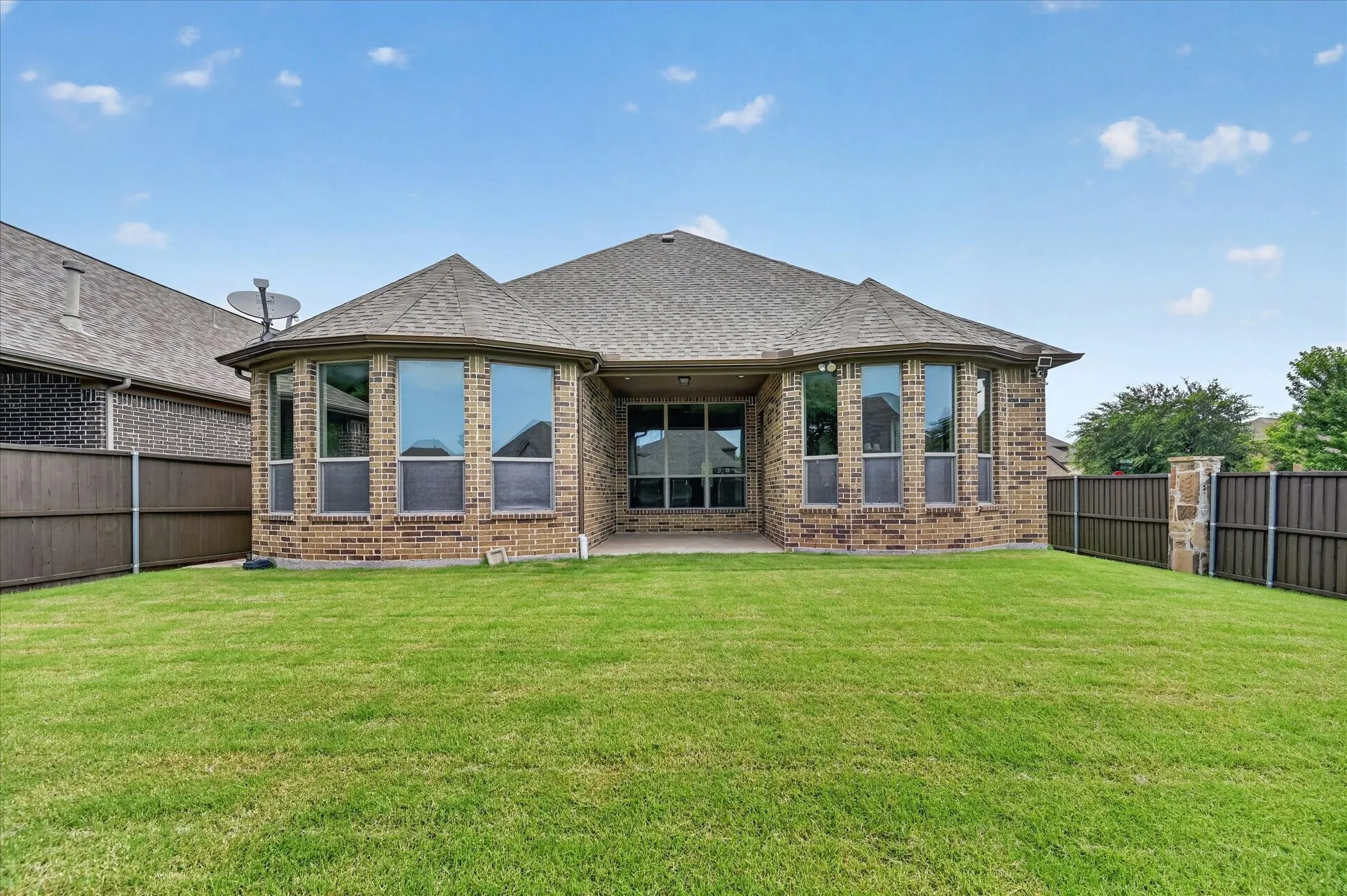Single Family Residence For Sale in Rockwall County , 775 Deverson Drive, Rockwall, Texas 75087, 4 Bedroom, 3 Bathroom, 2 Garage spaces, 2,326 Sqft, built in 2013, mls#21398001, Real Estate Agent in Rockwall, Homes For Sale in Rockwall county, Homes For Sale in Rockwall, Realtor in Rockwall Texas, Real Estate Brokerage Independent Realty Texas, Luminita Cordes Realtor