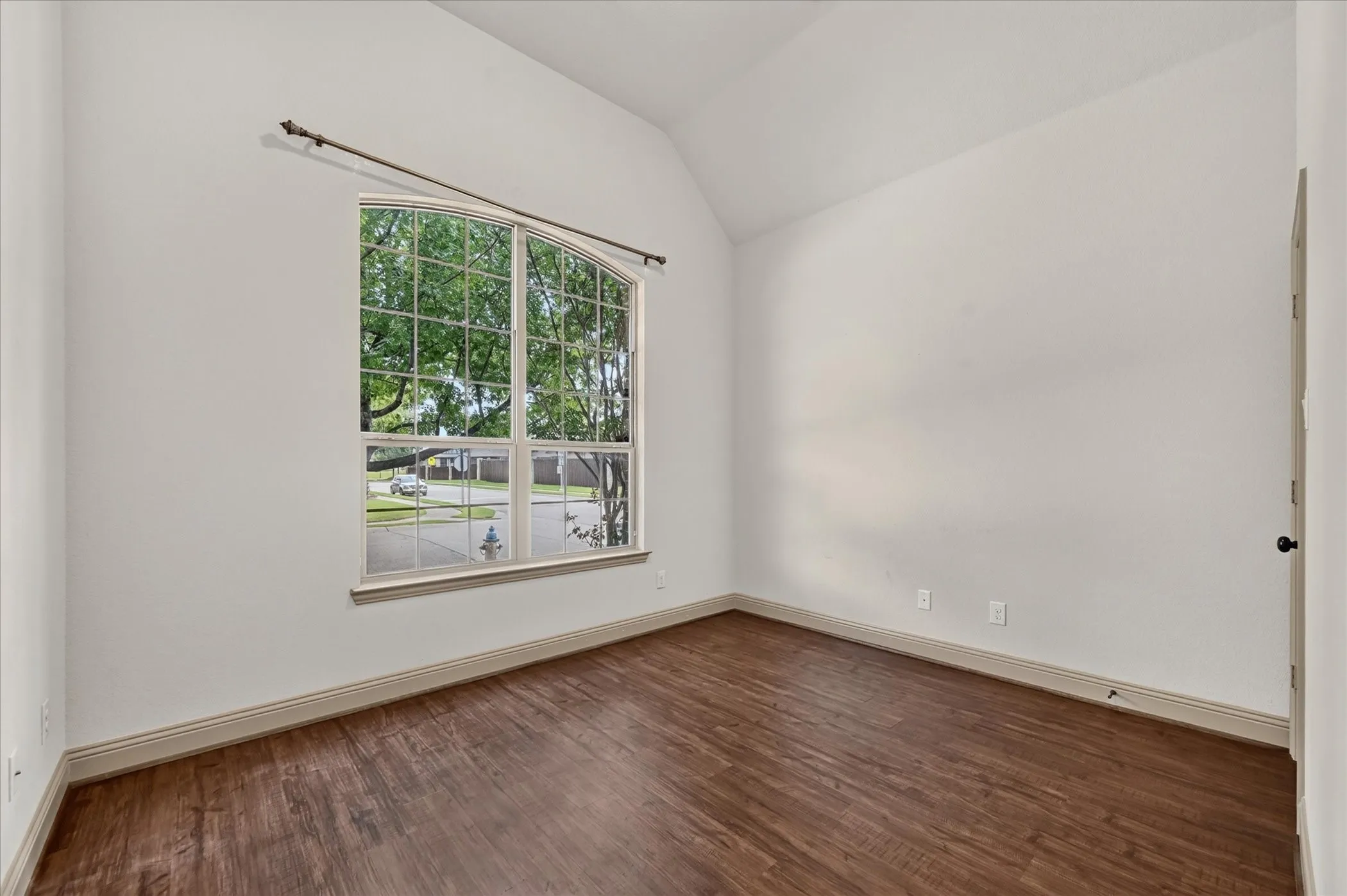 Single Family Residence For Sale in Rockwall County , 775 Deverson Drive, Rockwall, Texas 75087, 4 Bedroom, 3 Bathroom, 2 Garage spaces, 2,326 Sqft, built in 2013, mls#21398001, Real Estate Agent in Rockwall, Homes For Sale in Rockwall county, Homes For Sale in Rockwall, Realtor in Rockwall Texas, Real Estate Brokerage Independent Realty Texas, Luminita Cordes Realtor