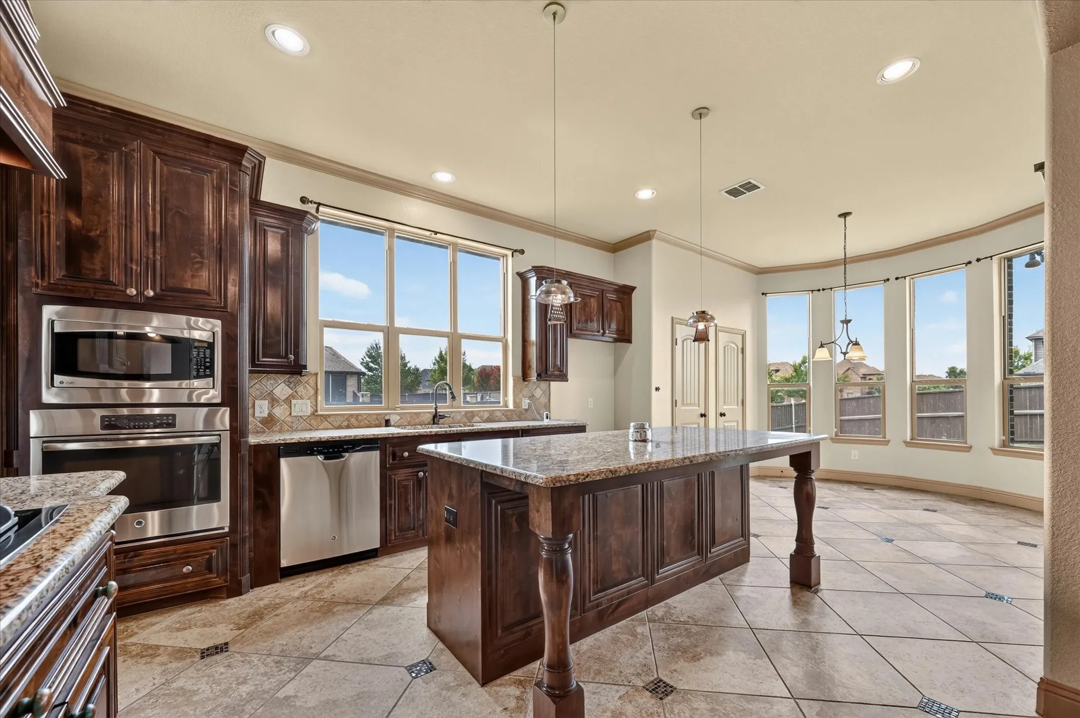 Single Family Residence For Sale in Rockwall County , 775 Deverson Drive, Rockwall, Texas 75087, 4 Bedroom, 3 Bathroom, 2 Garage spaces, 2,326 Sqft, built in 2013, mls#21398001, Real Estate Agent in Rockwall, Homes For Sale in Rockwall county, Homes For Sale in Rockwall, Realtor in Rockwall Texas, Real Estate Brokerage Independent Realty Texas, Luminita Cordes Realtor