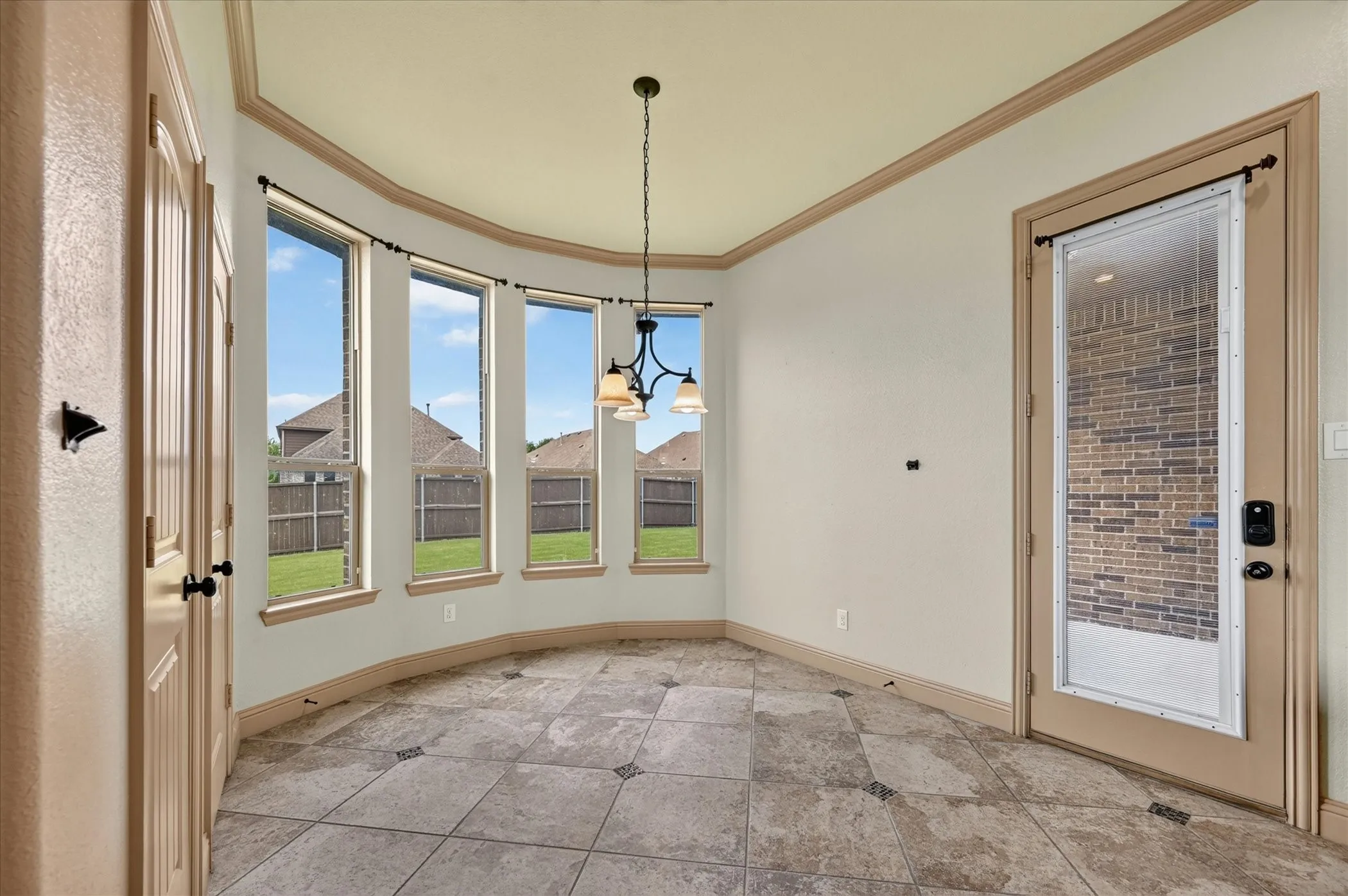 Single Family Residence For Sale in Rockwall County , 775 Deverson Drive, Rockwall, Texas 75087, 4 Bedroom, 3 Bathroom, 2 Garage spaces, 2,326 Sqft, built in 2013, mls#21398001, Real Estate Agent in Rockwall, Homes For Sale in Rockwall county, Homes For Sale in Rockwall, Realtor in Rockwall Texas, Real Estate Brokerage Independent Realty Texas, Luminita Cordes Realtor