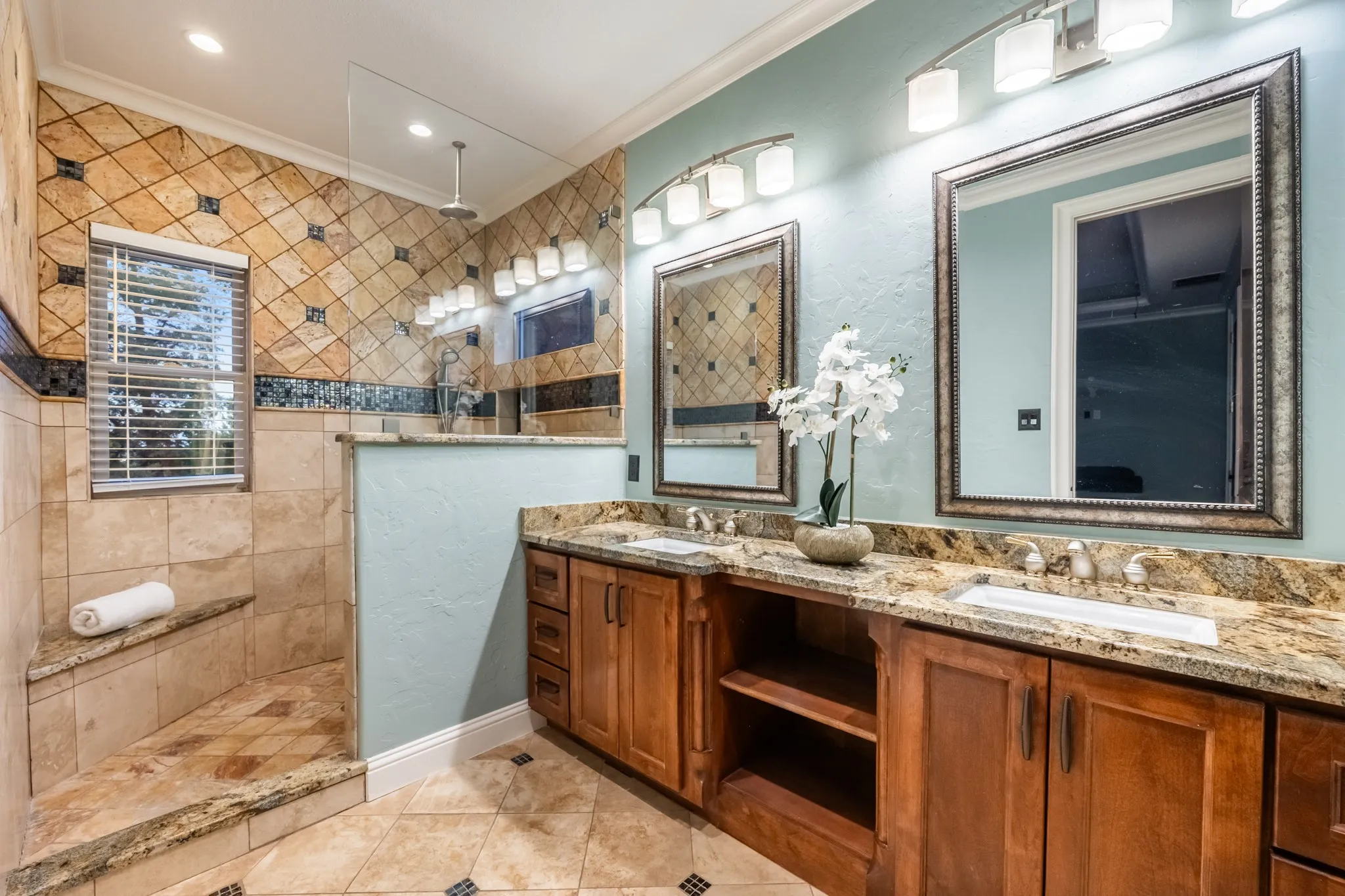 Single Family Residence For Sale in Collin County , 3504 Cedar Bluff Drive, Mc Kinney, Texas 75072, 4 Bedroom, 4 Bathroom, 3 Garage spaces, 4,806 Sqft, built in 2011, mls#21393850, Real Estate Agent in Mc Kinney, Homes For Sale in Collin county, Homes For Sale in Mc Kinney, Realtor in Mc Kinney Texas, Real Estate Brokerage Independent Realty Texas, Luminita Cordes Realtor