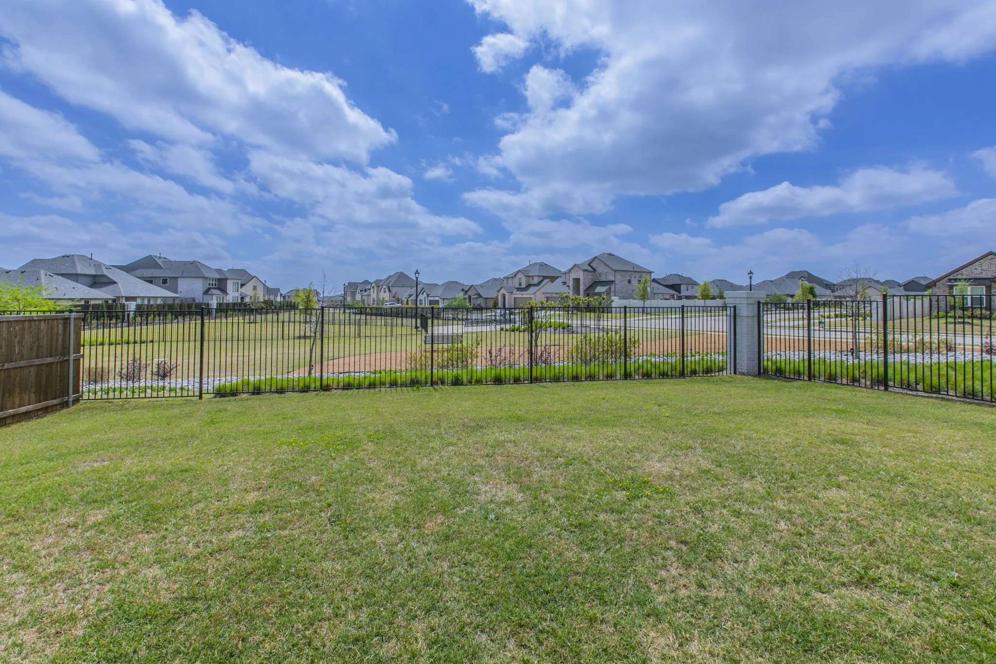 View of yard with a residential view