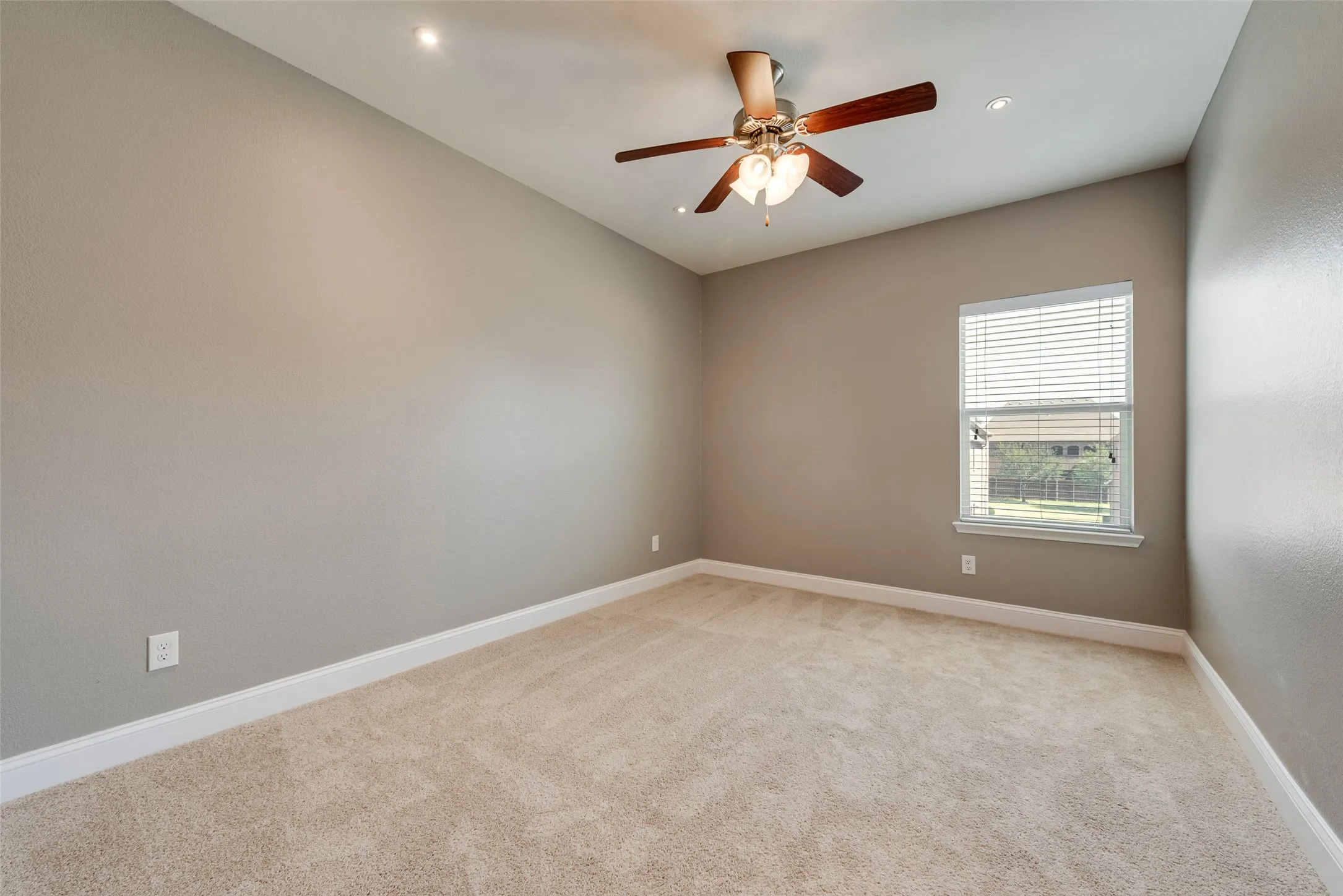 Townhouse For Sale in Denton County , 4268 Comanche Drive, Carrollton, Texas 75010, 3 Bedroom, 3 Bathroom, 2 Garage spaces, 2,200 Sqft, built in 2011, mls#21395635, Real Estate Agent in Carrollton, Homes For Sale in Denton county, Homes For Sale in Carrollton, Realtor in Carrollton Texas, Real Estate Brokerage Independent Realty Texas, Luminita Cordes Realtor