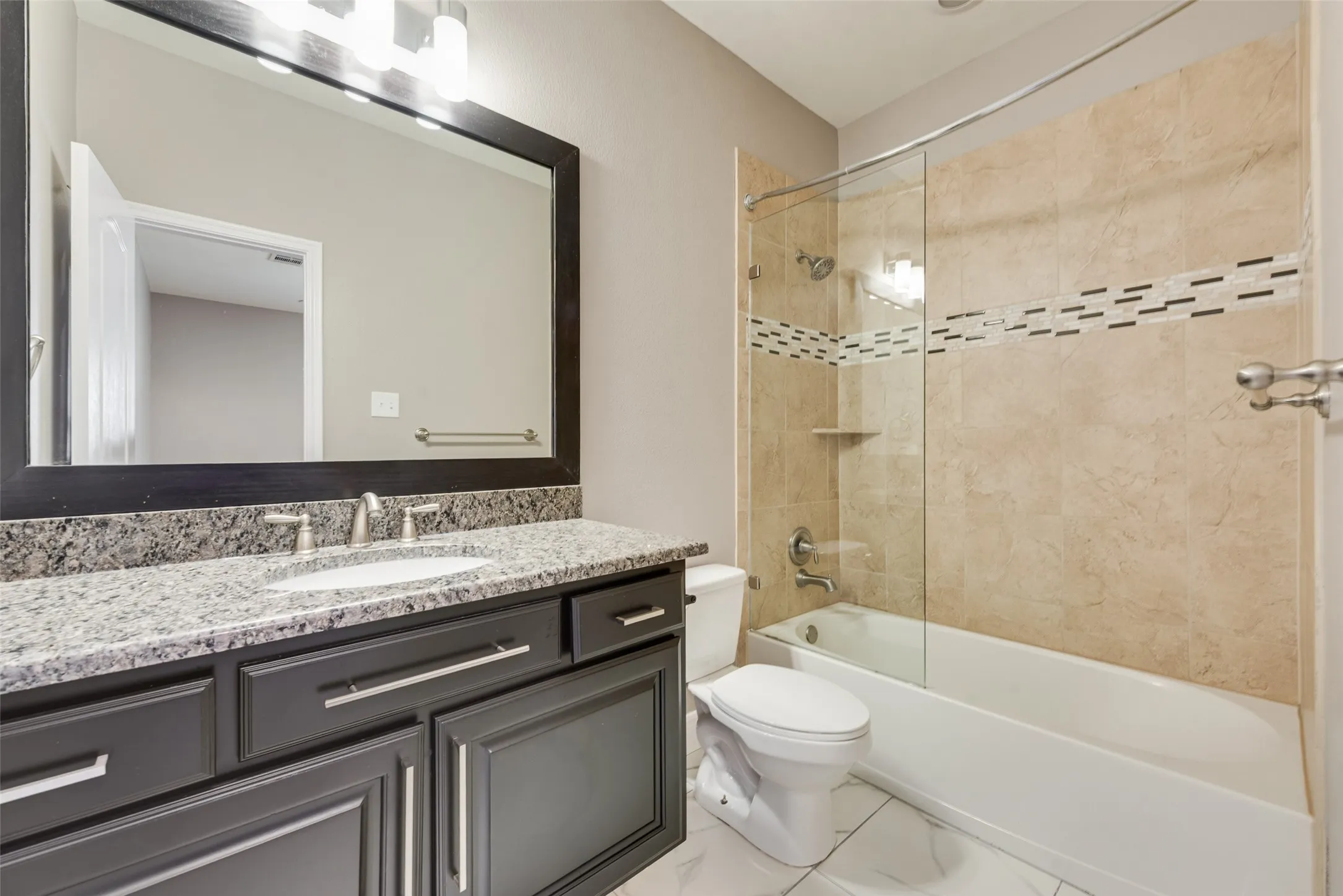 Townhouse For Sale in Denton County , 4268 Comanche Drive, Carrollton, Texas 75010, 3 Bedroom, 3 Bathroom, 2 Garage spaces, 2,200 Sqft, built in 2011, mls#21395635, Real Estate Agent in Carrollton, Homes For Sale in Denton county, Homes For Sale in Carrollton, Realtor in Carrollton Texas, Real Estate Brokerage Independent Realty Texas, Luminita Cordes Realtor