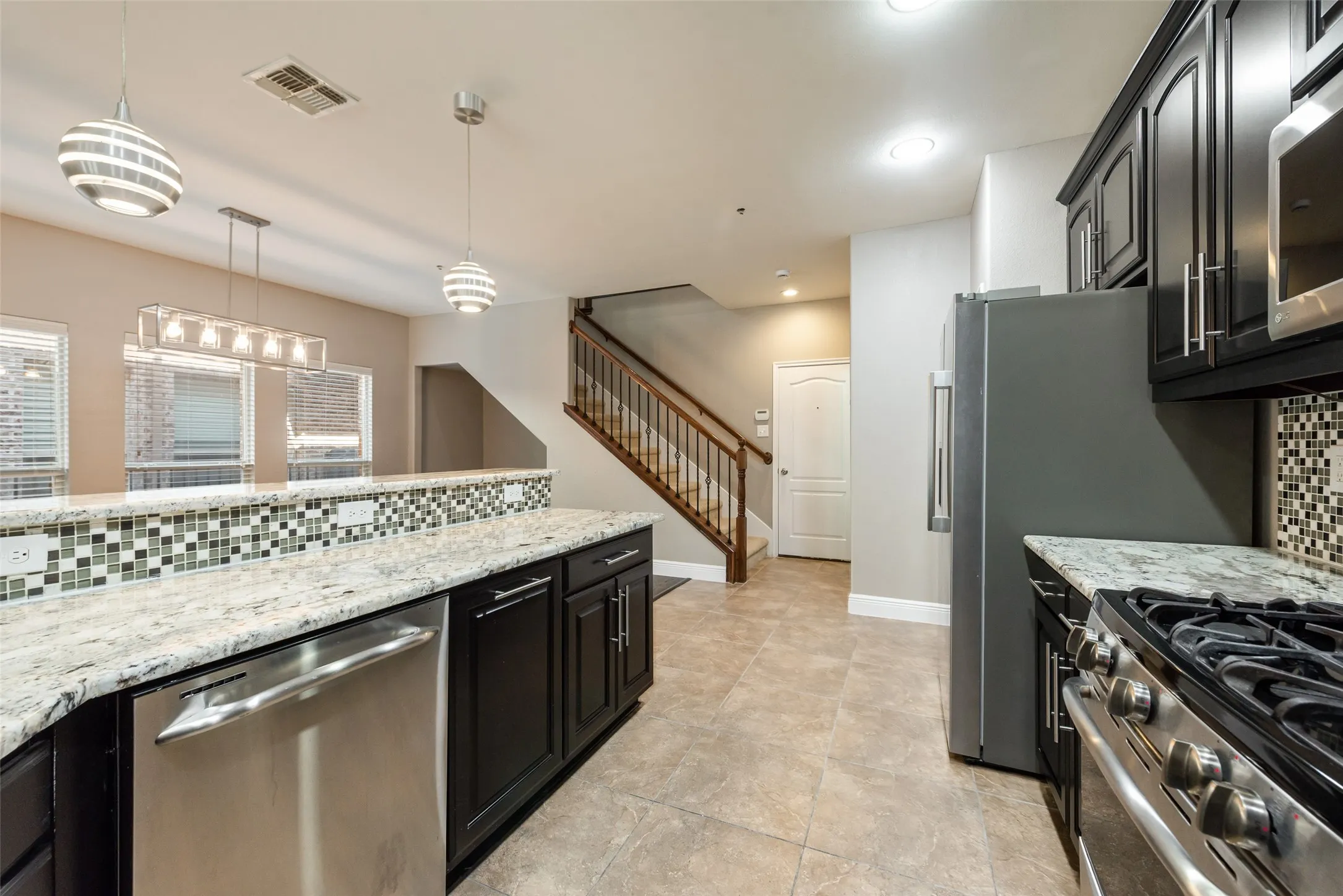 Townhouse For Sale in Denton County , 4268 Comanche Drive, Carrollton, Texas 75010, 3 Bedroom, 3 Bathroom, 2 Garage spaces, 2,200 Sqft, built in 2011, mls#21395635, Real Estate Agent in Carrollton, Homes For Sale in Denton county, Homes For Sale in Carrollton, Realtor in Carrollton Texas, Real Estate Brokerage Independent Realty Texas, Luminita Cordes Realtor
