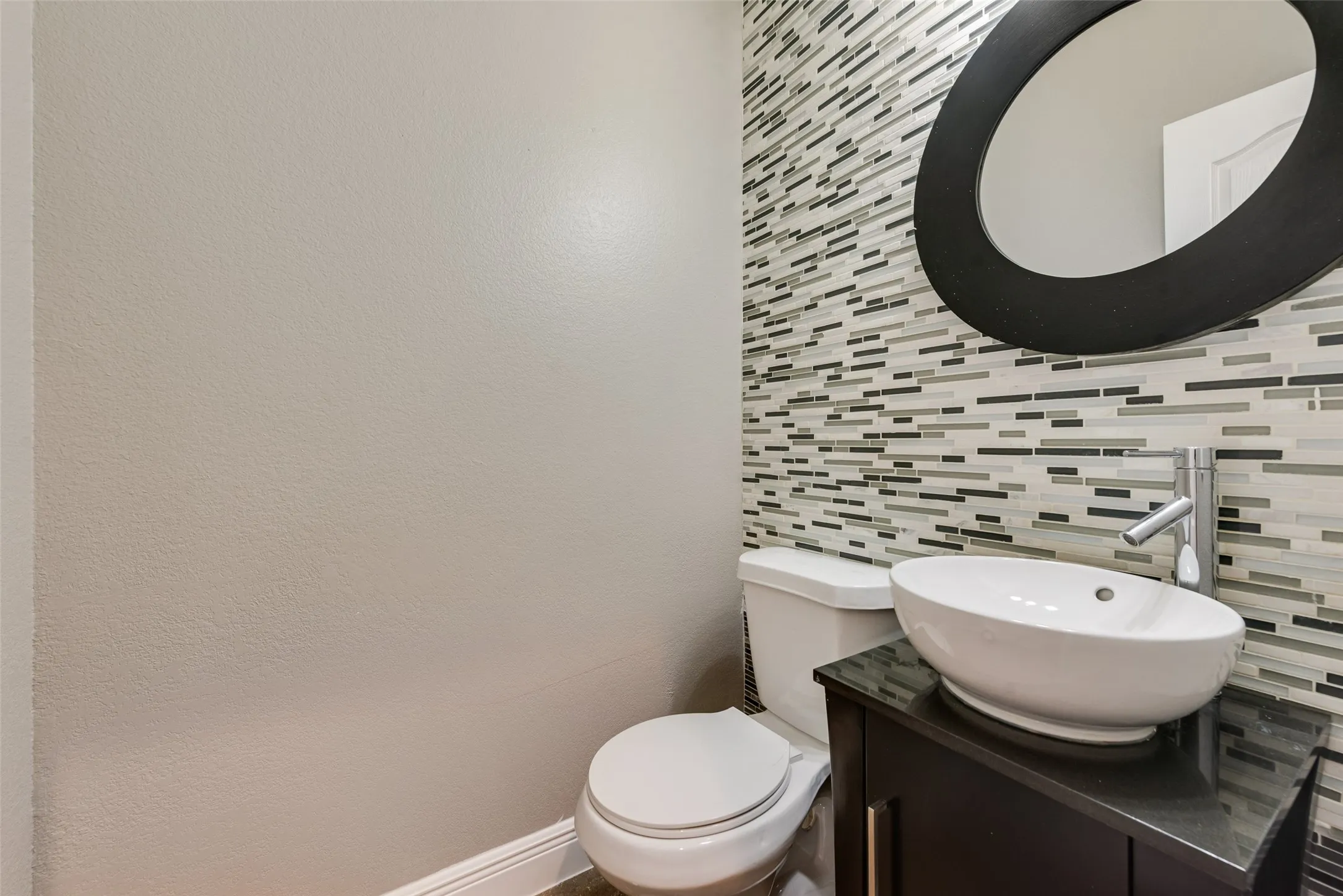 Townhouse For Sale in Denton County , 4268 Comanche Drive, Carrollton, Texas 75010, 3 Bedroom, 3 Bathroom, 2 Garage spaces, 2,200 Sqft, built in 2011, mls#21395635, Real Estate Agent in Carrollton, Homes For Sale in Denton county, Homes For Sale in Carrollton, Realtor in Carrollton Texas, Real Estate Brokerage Independent Realty Texas, Luminita Cordes Realtor