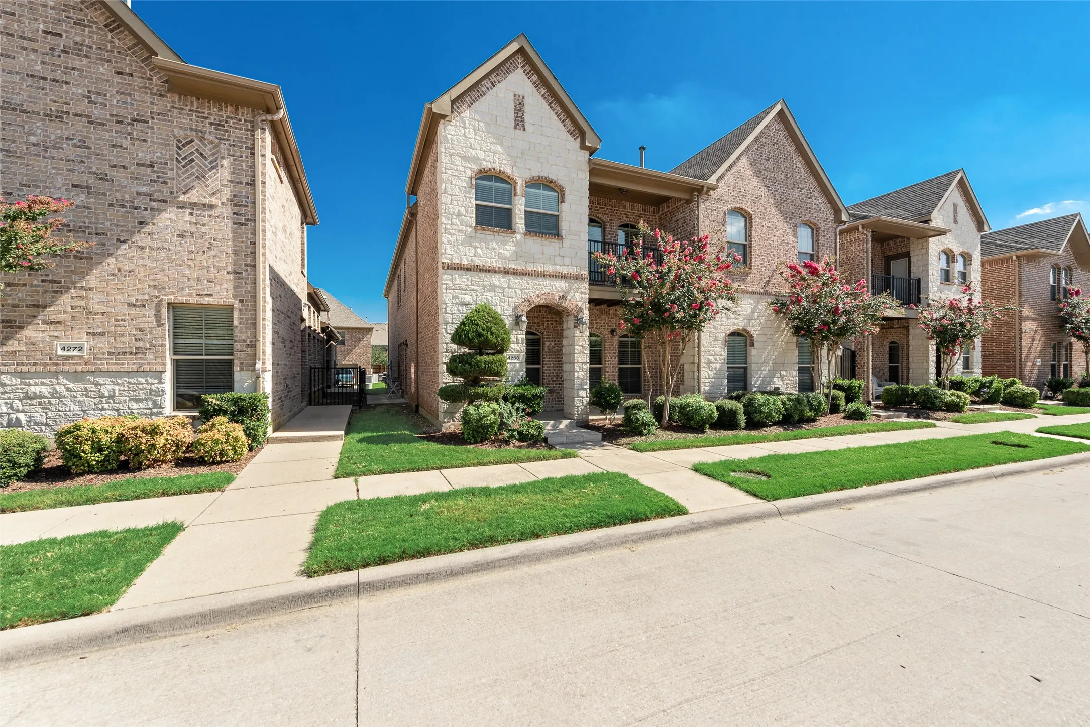 Townhouse For Sale in Denton County , 4268 Comanche Drive, Carrollton, Texas 75010, 3 Bedroom, 3 Bathroom, 2 Garage spaces, 2,200 Sqft, built in 2011, mls#21395635, Real Estate Agent in Carrollton, Homes For Sale in Denton county, Homes For Sale in Carrollton, Realtor in Carrollton Texas, Real Estate Brokerage Independent Realty Texas, Luminita Cordes Realtor