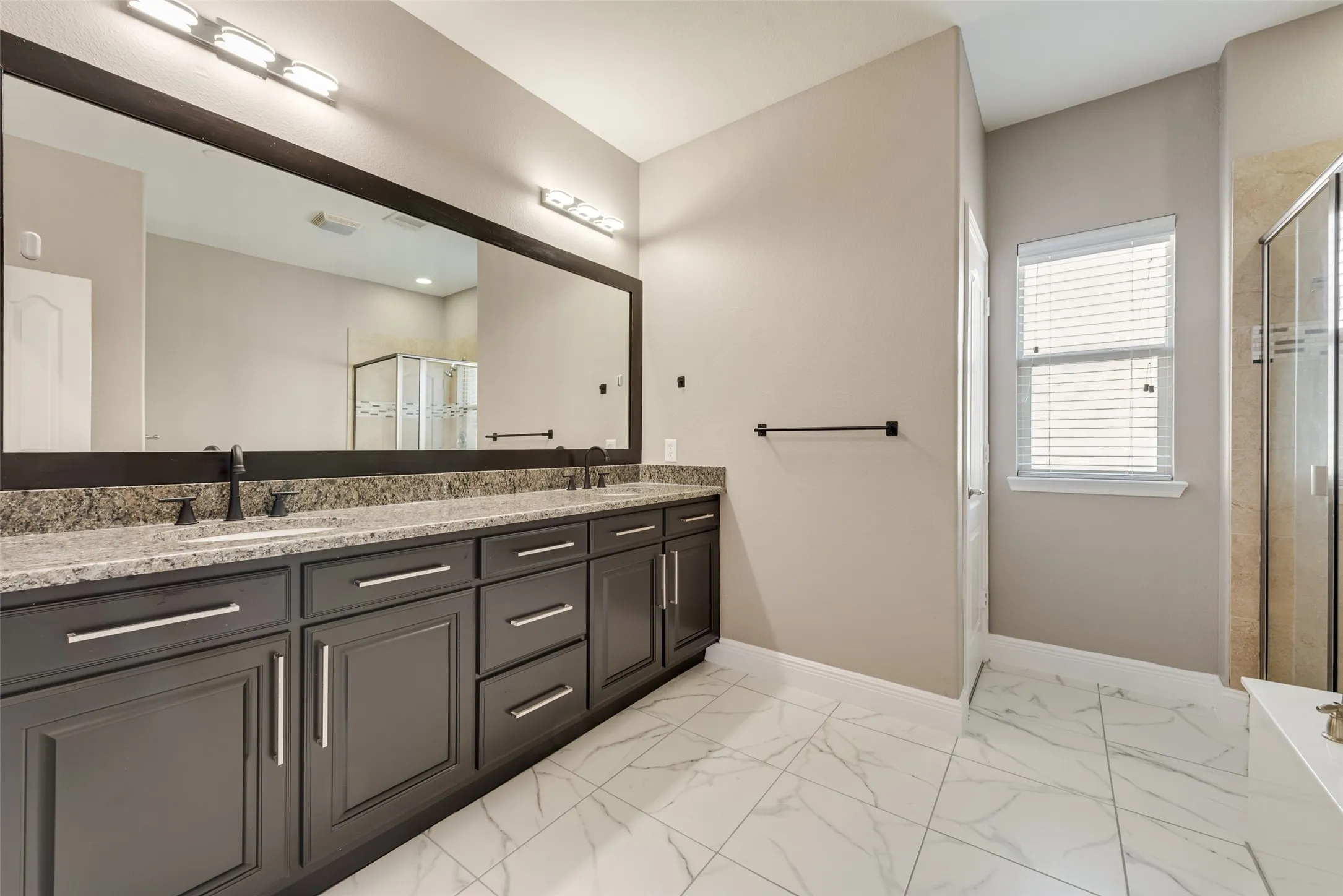 Townhouse For Sale in Denton County , 4268 Comanche Drive, Carrollton, Texas 75010, 3 Bedroom, 3 Bathroom, 2 Garage spaces, 2,200 Sqft, built in 2011, mls#21395635, Real Estate Agent in Carrollton, Homes For Sale in Denton county, Homes For Sale in Carrollton, Realtor in Carrollton Texas, Real Estate Brokerage Independent Realty Texas, Luminita Cordes Realtor