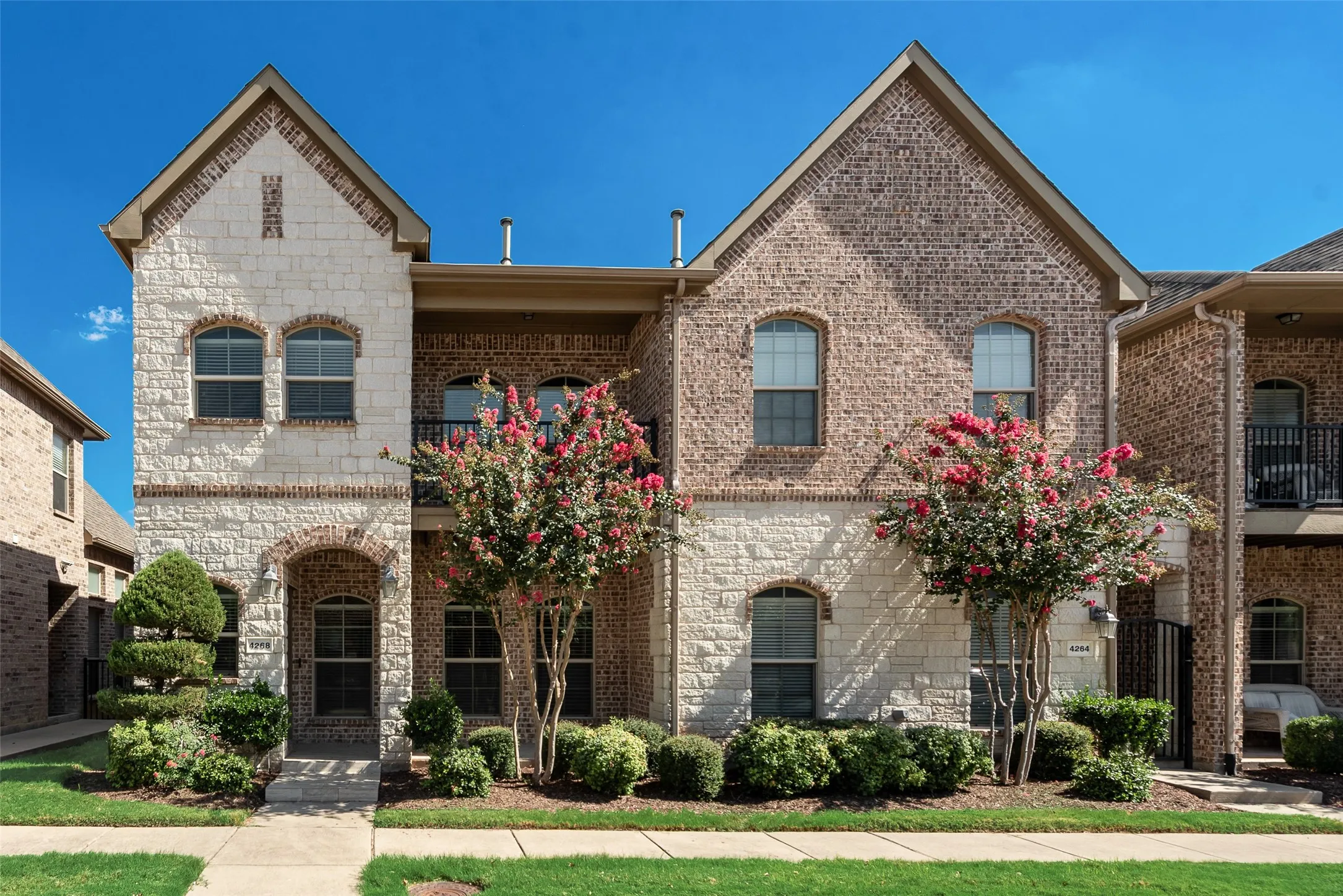 Townhouse For Sale in Denton County , 4268 Comanche Drive, Carrollton, Texas 75010, 3 Bedroom, 3 Bathroom, 2 Garage spaces, 2,200 Sqft, built in 2011, mls#21395635, Real Estate Agent in Carrollton, Homes For Sale in Denton county, Homes For Sale in Carrollton, Realtor in Carrollton Texas, Real Estate Brokerage Independent Realty Texas, Luminita Cordes Realtor