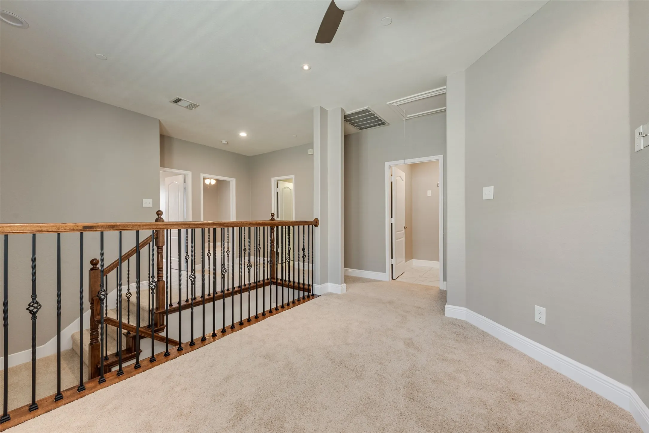 Townhouse For Sale in Denton County , 4268 Comanche Drive, Carrollton, Texas 75010, 3 Bedroom, 3 Bathroom, 2 Garage spaces, 2,200 Sqft, built in 2011, mls#21395635, Real Estate Agent in Carrollton, Homes For Sale in Denton county, Homes For Sale in Carrollton, Realtor in Carrollton Texas, Real Estate Brokerage Independent Realty Texas, Luminita Cordes Realtor