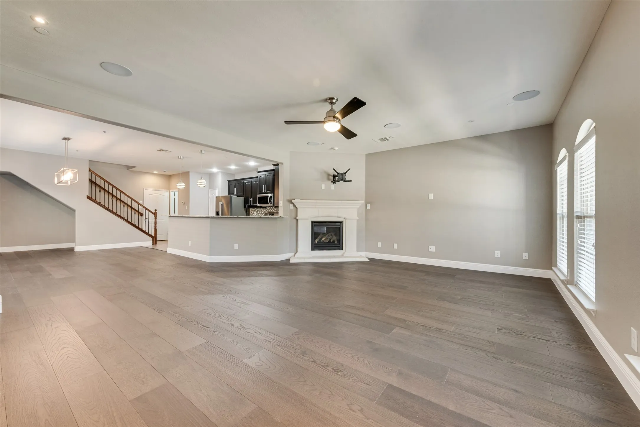 Townhouse For Sale in Denton County , 4268 Comanche Drive, Carrollton, Texas 75010, 3 Bedroom, 3 Bathroom, 2 Garage spaces, 2,200 Sqft, built in 2011, mls#21395635, Real Estate Agent in Carrollton, Homes For Sale in Denton county, Homes For Sale in Carrollton, Realtor in Carrollton Texas, Real Estate Brokerage Independent Realty Texas, Luminita Cordes Realtor