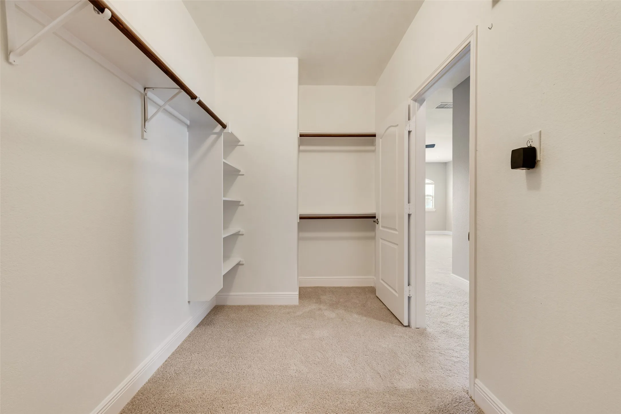Townhouse For Sale in Denton County , 4268 Comanche Drive, Carrollton, Texas 75010, 3 Bedroom, 3 Bathroom, 2 Garage spaces, 2,200 Sqft, built in 2011, mls#21395635, Real Estate Agent in Carrollton, Homes For Sale in Denton county, Homes For Sale in Carrollton, Realtor in Carrollton Texas, Real Estate Brokerage Independent Realty Texas, Luminita Cordes Realtor