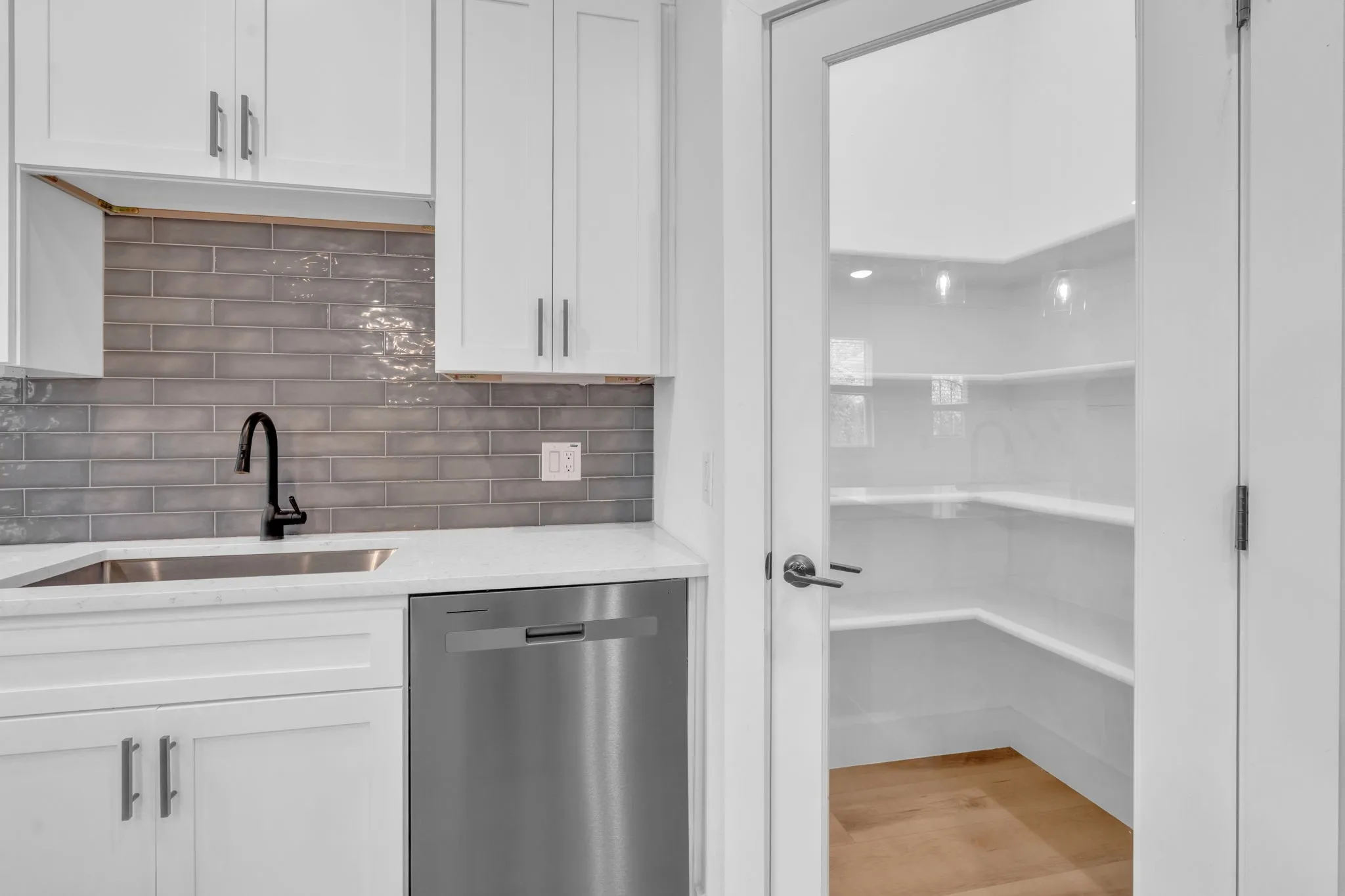 Single Family Residence For Sale in Dallas County , 2731 Maurine F. Bailey Way, Dallas, Texas 75215, 3 Bedroom, 3 Bathroom, 2 Garage spaces, 1,650 Sqft, built in 2023, mls#21397668, Real Estate Agent in Dallas, Homes For Sale in Dallas county, Homes For Sale in Dallas, Realtor in Dallas Texas, Real Estate Brokerage Independent Realty Texas, Luminita Cordes Realtor