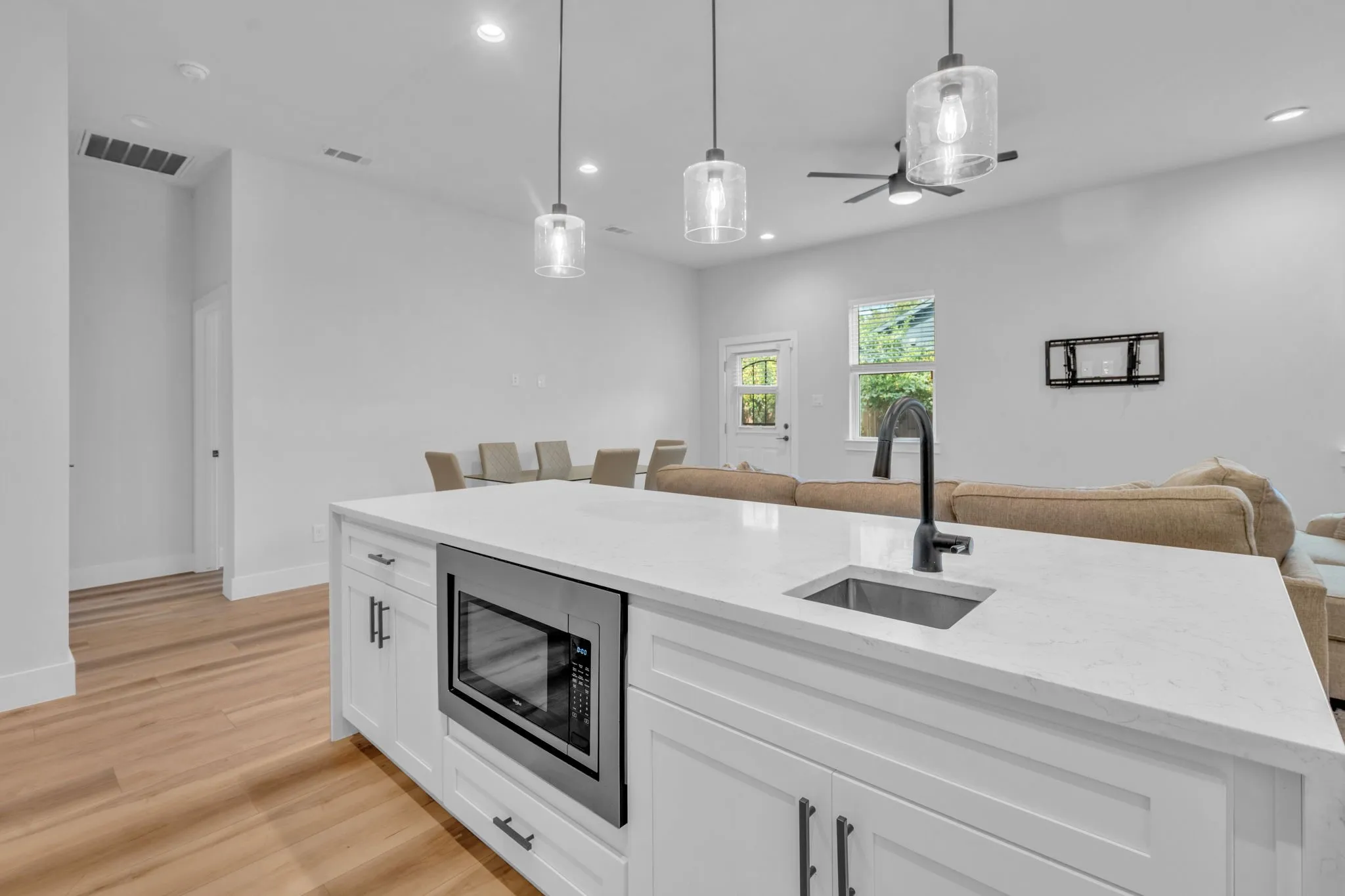 Single Family Residence For Sale in Dallas County , 2731 Maurine F. Bailey Way, Dallas, Texas 75215, 3 Bedroom, 3 Bathroom, 2 Garage spaces, 1,650 Sqft, built in 2023, mls#21397668, Real Estate Agent in Dallas, Homes For Sale in Dallas county, Homes For Sale in Dallas, Realtor in Dallas Texas, Real Estate Brokerage Independent Realty Texas, Luminita Cordes Realtor