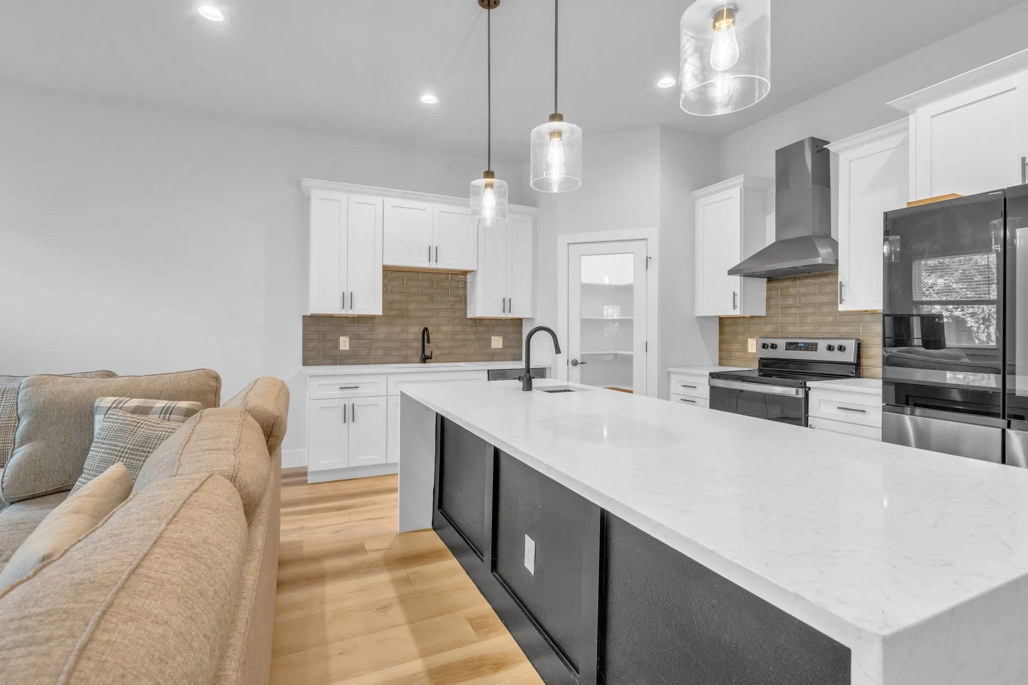 Single Family Residence For Sale in Dallas County , 2731 Maurine F. Bailey Way, Dallas, Texas 75215, 3 Bedroom, 3 Bathroom, 2 Garage spaces, 1,650 Sqft, built in 2023, mls#21397668, Real Estate Agent in Dallas, Homes For Sale in Dallas county, Homes For Sale in Dallas, Realtor in Dallas Texas, Real Estate Brokerage Independent Realty Texas, Luminita Cordes Realtor