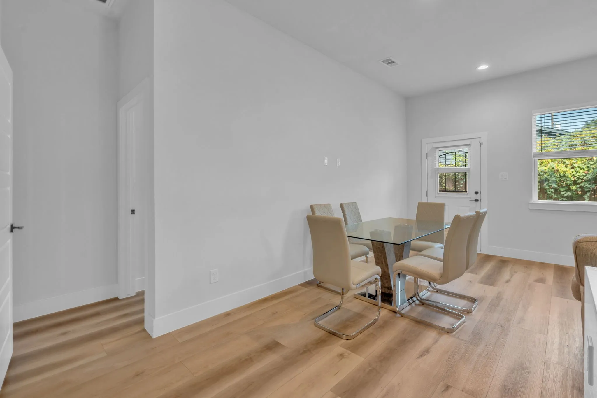 Single Family Residence For Sale in Dallas County , 2731 Maurine F. Bailey Way, Dallas, Texas 75215, 3 Bedroom, 3 Bathroom, 2 Garage spaces, 1,650 Sqft, built in 2023, mls#21397668, Real Estate Agent in Dallas, Homes For Sale in Dallas county, Homes For Sale in Dallas, Realtor in Dallas Texas, Real Estate Brokerage Independent Realty Texas, Luminita Cordes Realtor