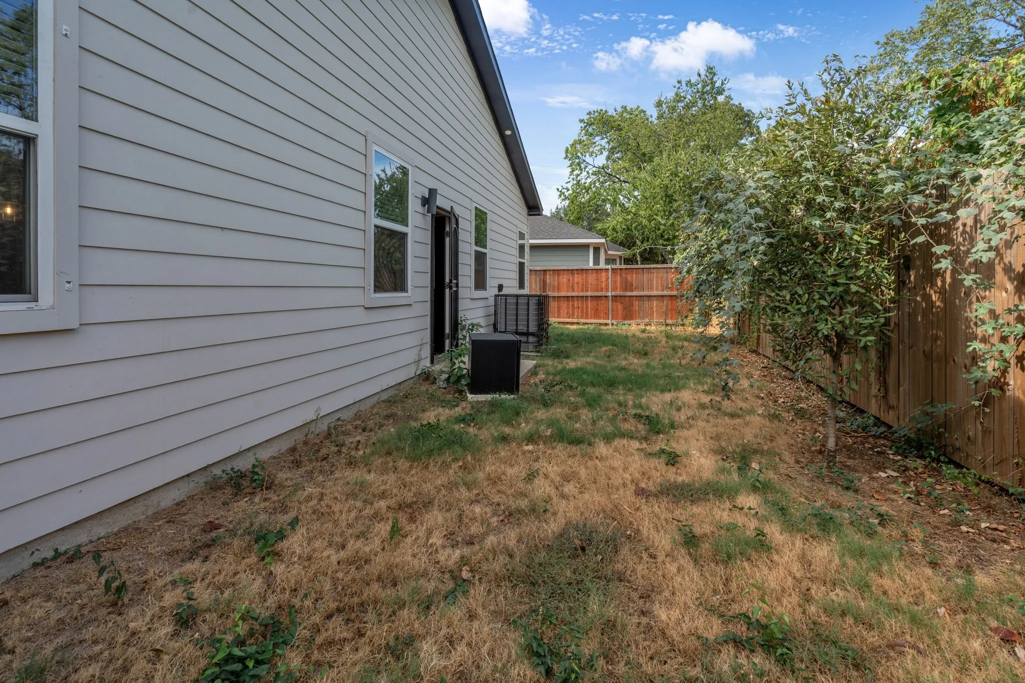 Single Family Residence For Sale in Dallas County , 2731 Maurine F. Bailey Way, Dallas, Texas 75215, 3 Bedroom, 3 Bathroom, 2 Garage spaces, 1,650 Sqft, built in 2023, mls#21397668, Real Estate Agent in Dallas, Homes For Sale in Dallas county, Homes For Sale in Dallas, Realtor in Dallas Texas, Real Estate Brokerage Independent Realty Texas, Luminita Cordes Realtor