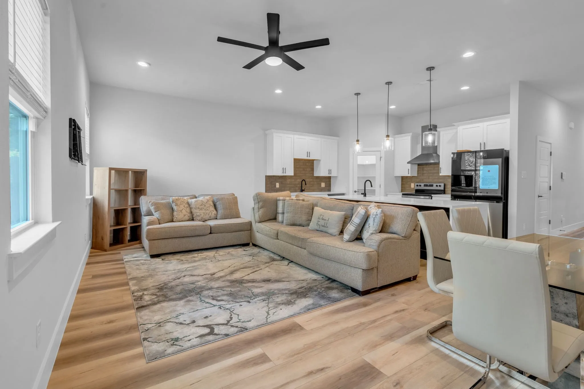 Single Family Residence For Sale in Dallas County , 2731 Maurine F. Bailey Way, Dallas, Texas 75215, 3 Bedroom, 3 Bathroom, 2 Garage spaces, 1,650 Sqft, built in 2023, mls#21397668, Real Estate Agent in Dallas, Homes For Sale in Dallas county, Homes For Sale in Dallas, Realtor in Dallas Texas, Real Estate Brokerage Independent Realty Texas, Luminita Cordes Realtor